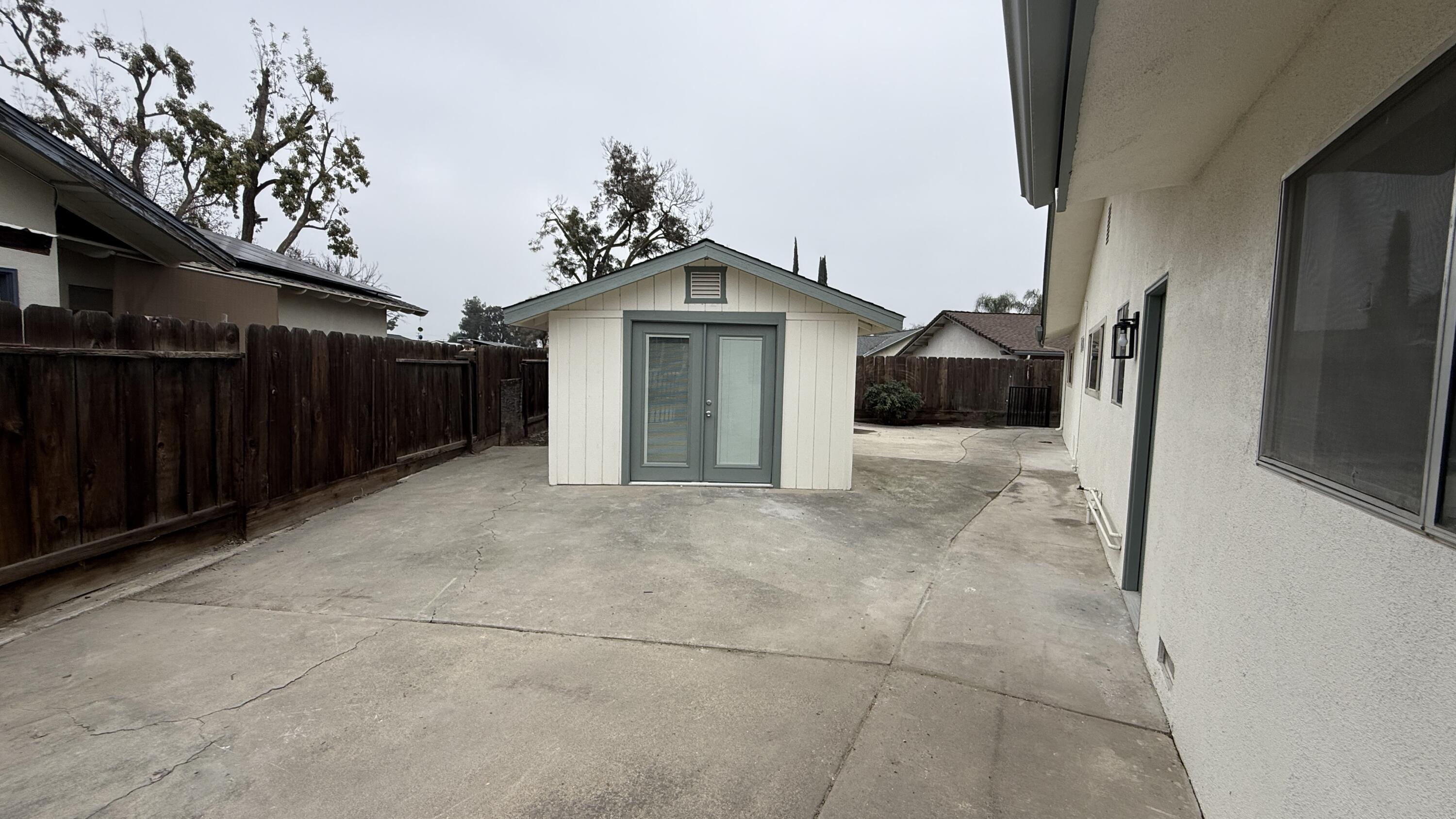 2329 Michael Cir, Hanford, CA 93230