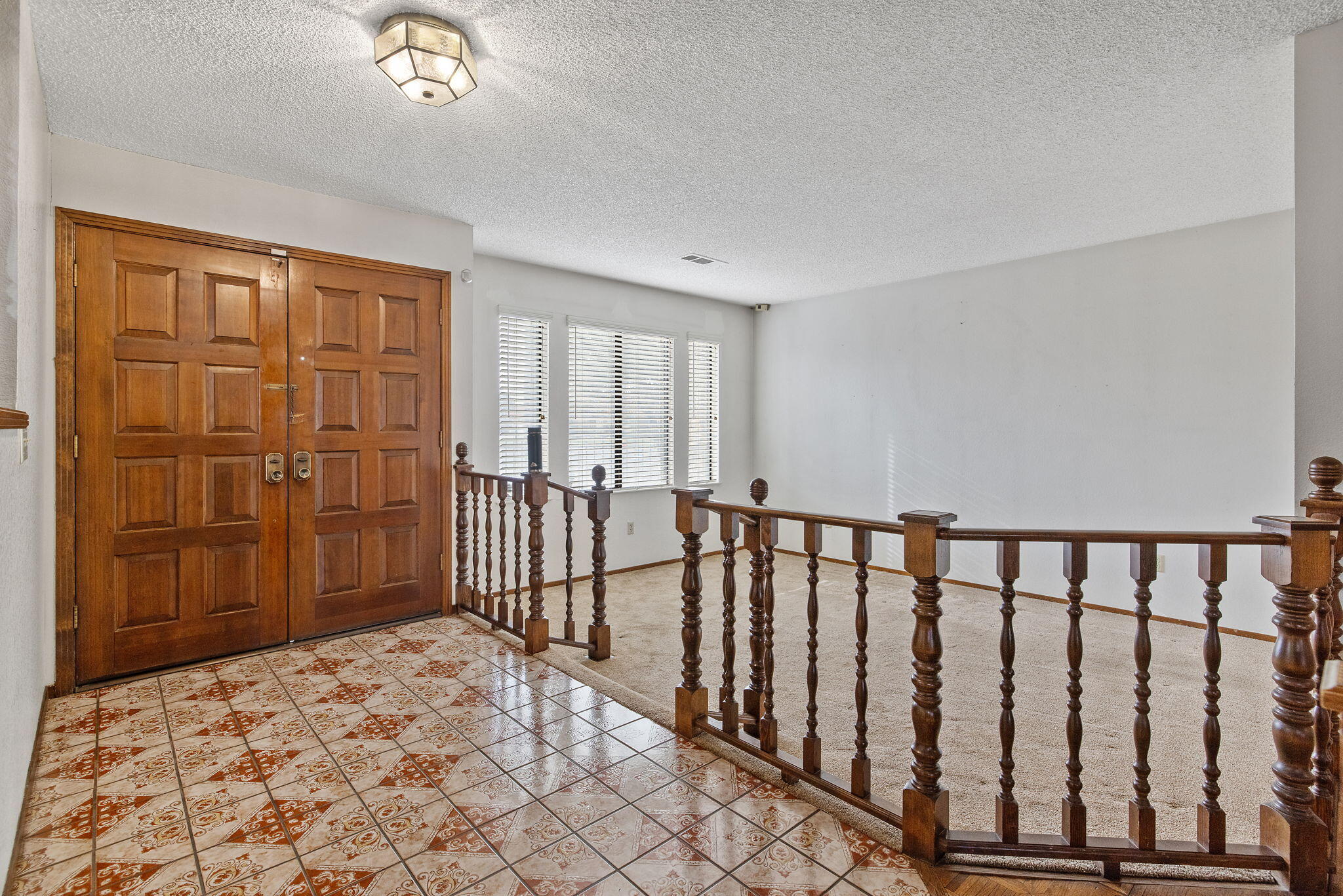 1502 S Lydia Dr, Tulare, CA 93274