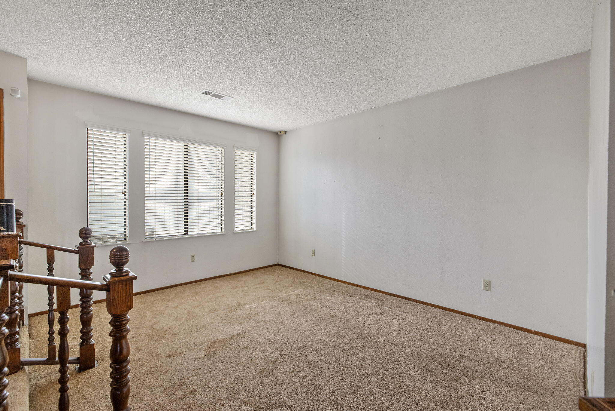 1502 S Lydia Dr, Tulare, CA 93274