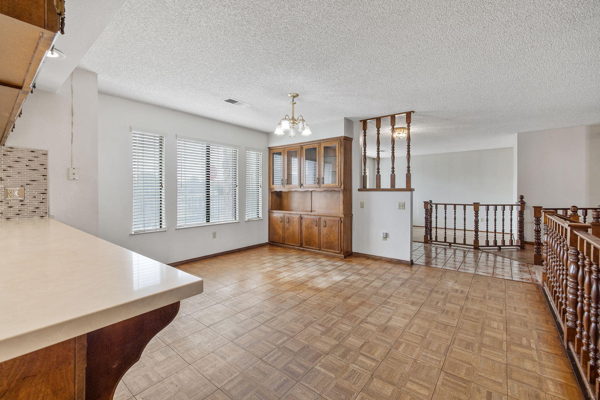 1502 S Lydia Dr, Tulare, CA 93274