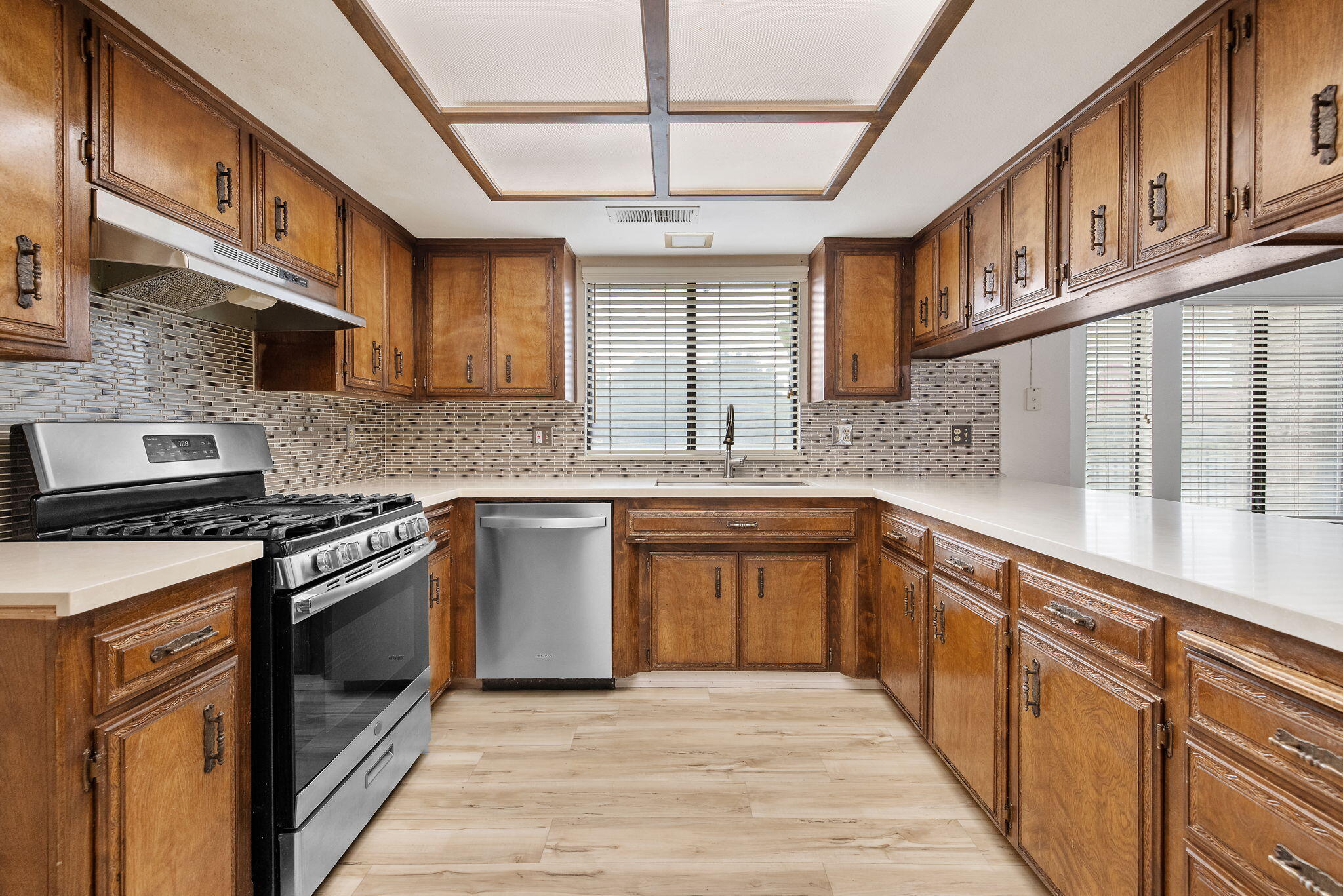 1502 S Lydia Dr, Tulare, CA 93274