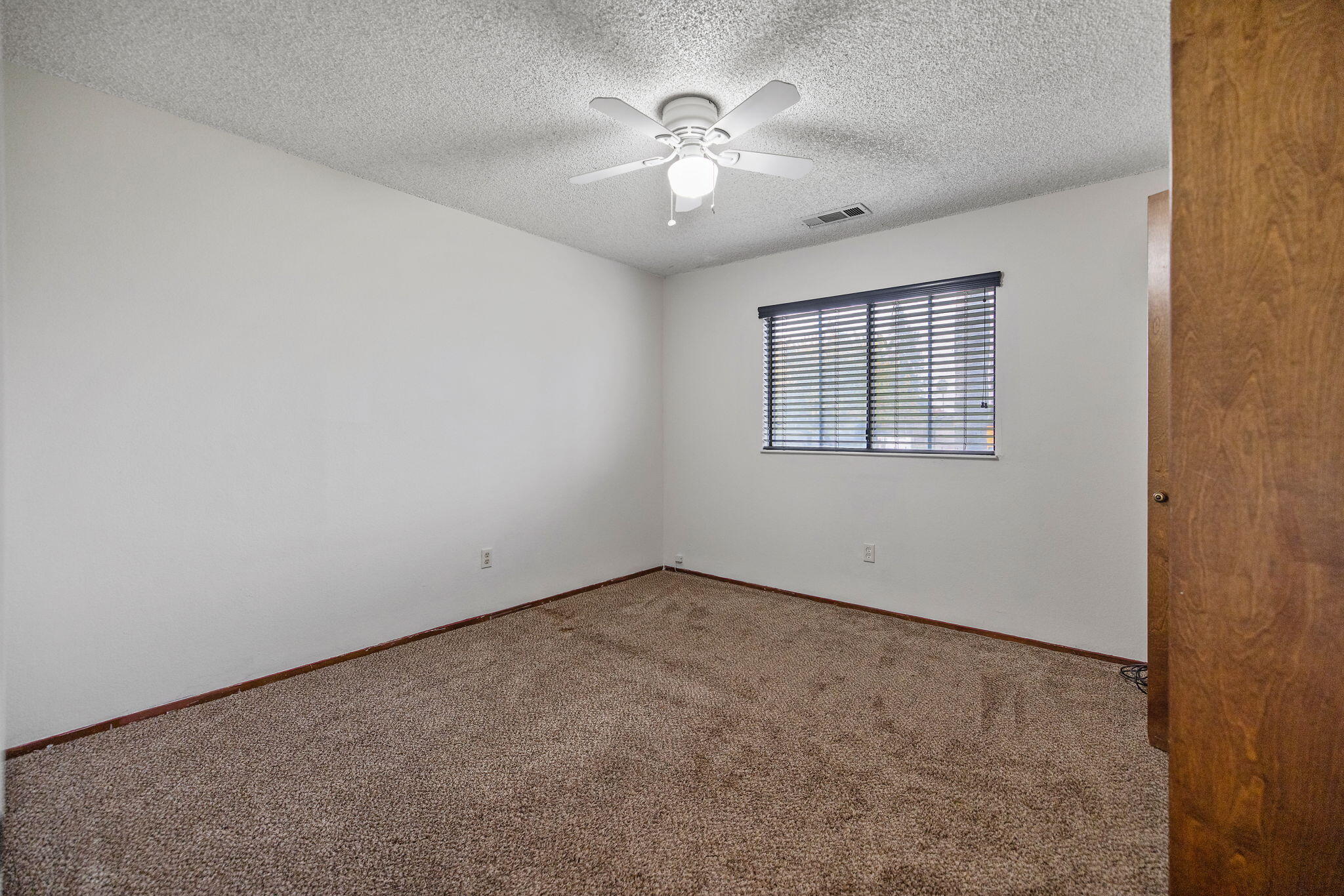 1502 S Lydia Dr, Tulare, CA 93274