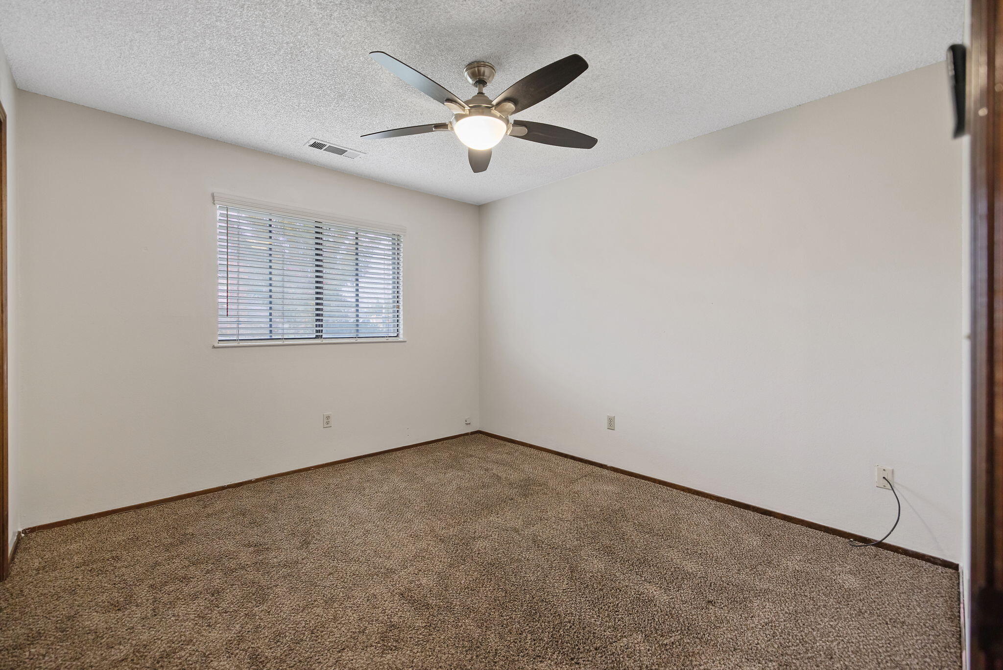 1502 S Lydia Dr, Tulare, CA 93274