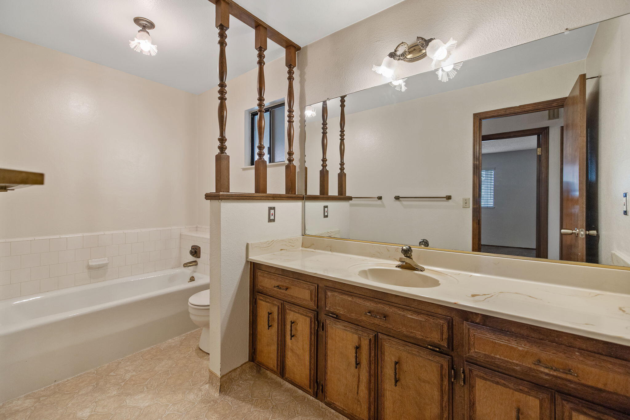 1502 S Lydia Dr, Tulare, CA 93274