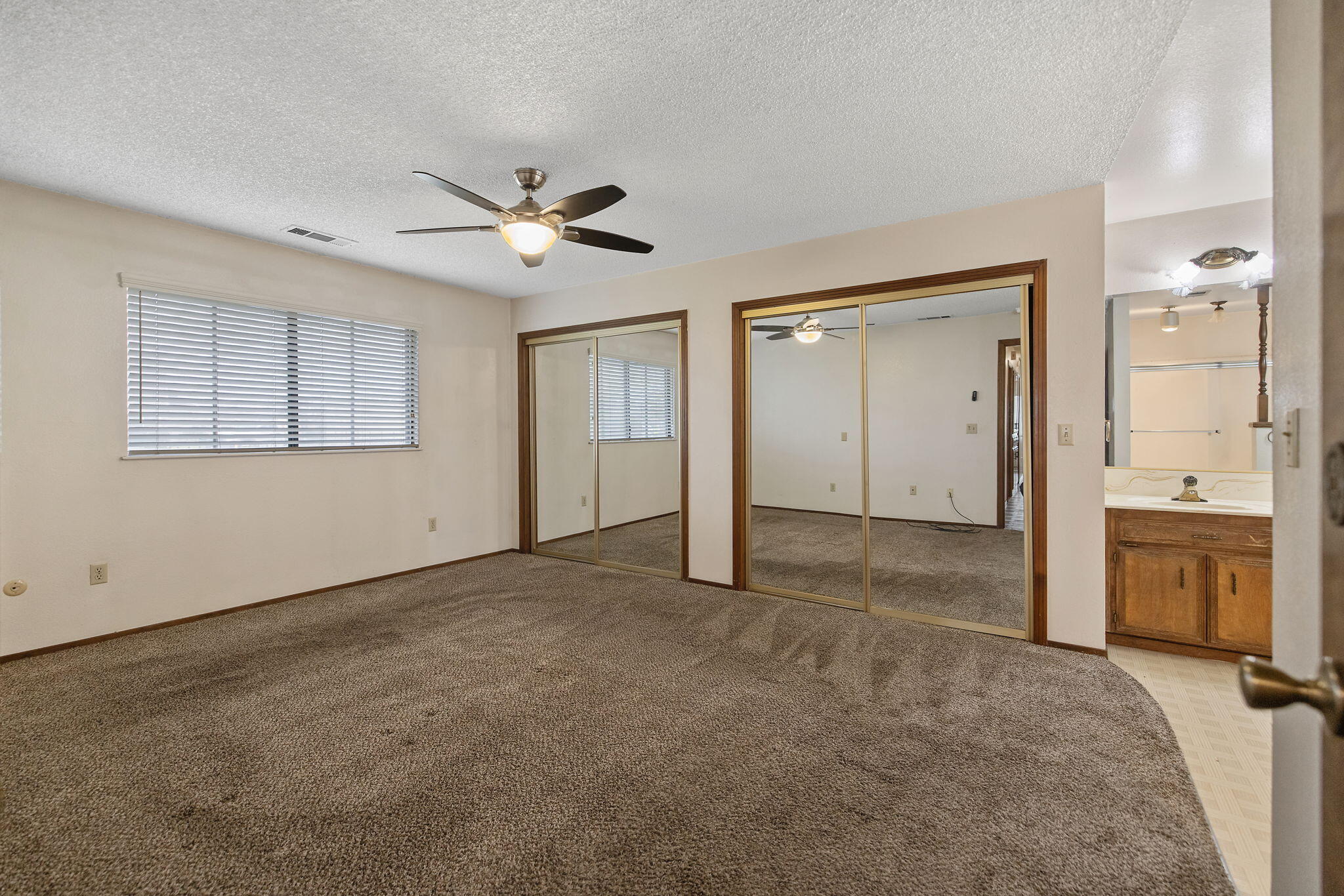 1502 S Lydia Dr, Tulare, CA 93274