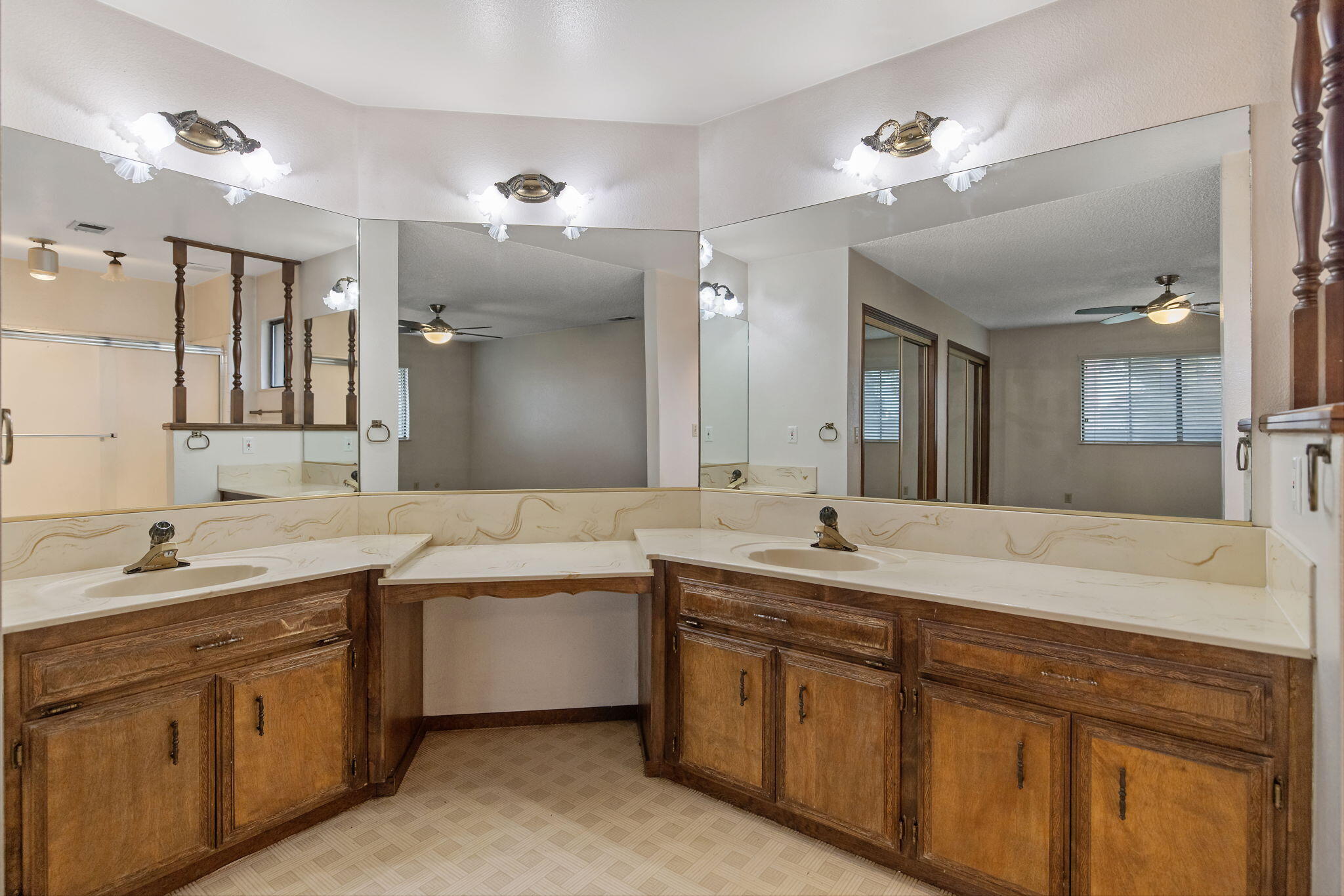 1502 S Lydia Dr, Tulare, CA 93274