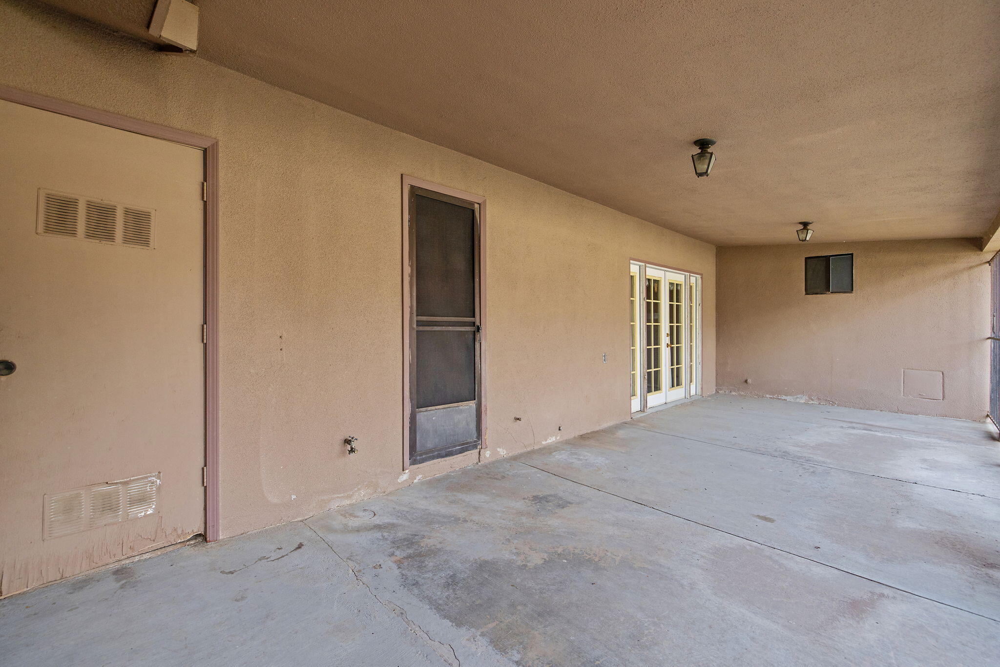 1502 S Lydia Dr, Tulare, CA 93274