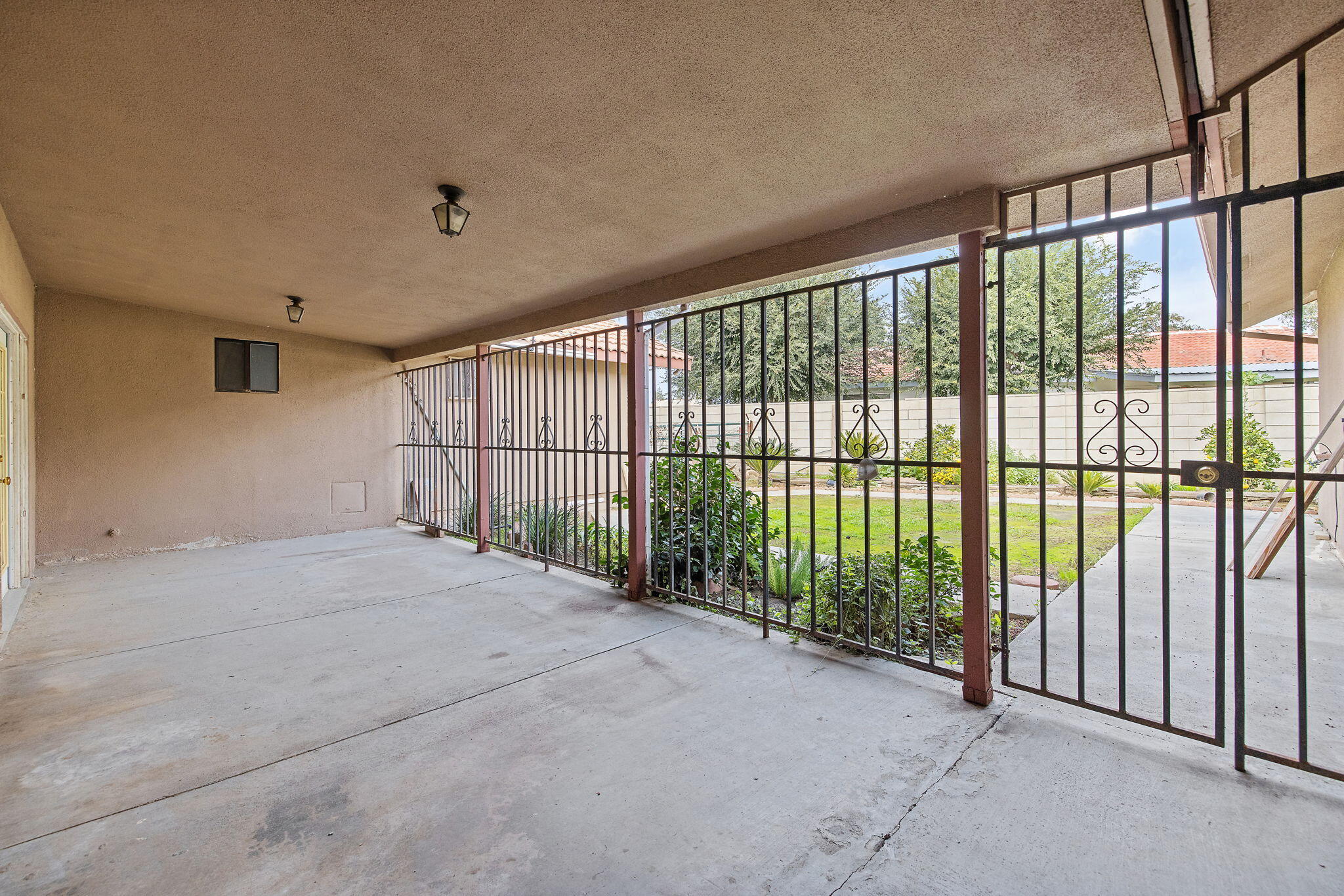 1502 S Lydia Dr, Tulare, CA 93274