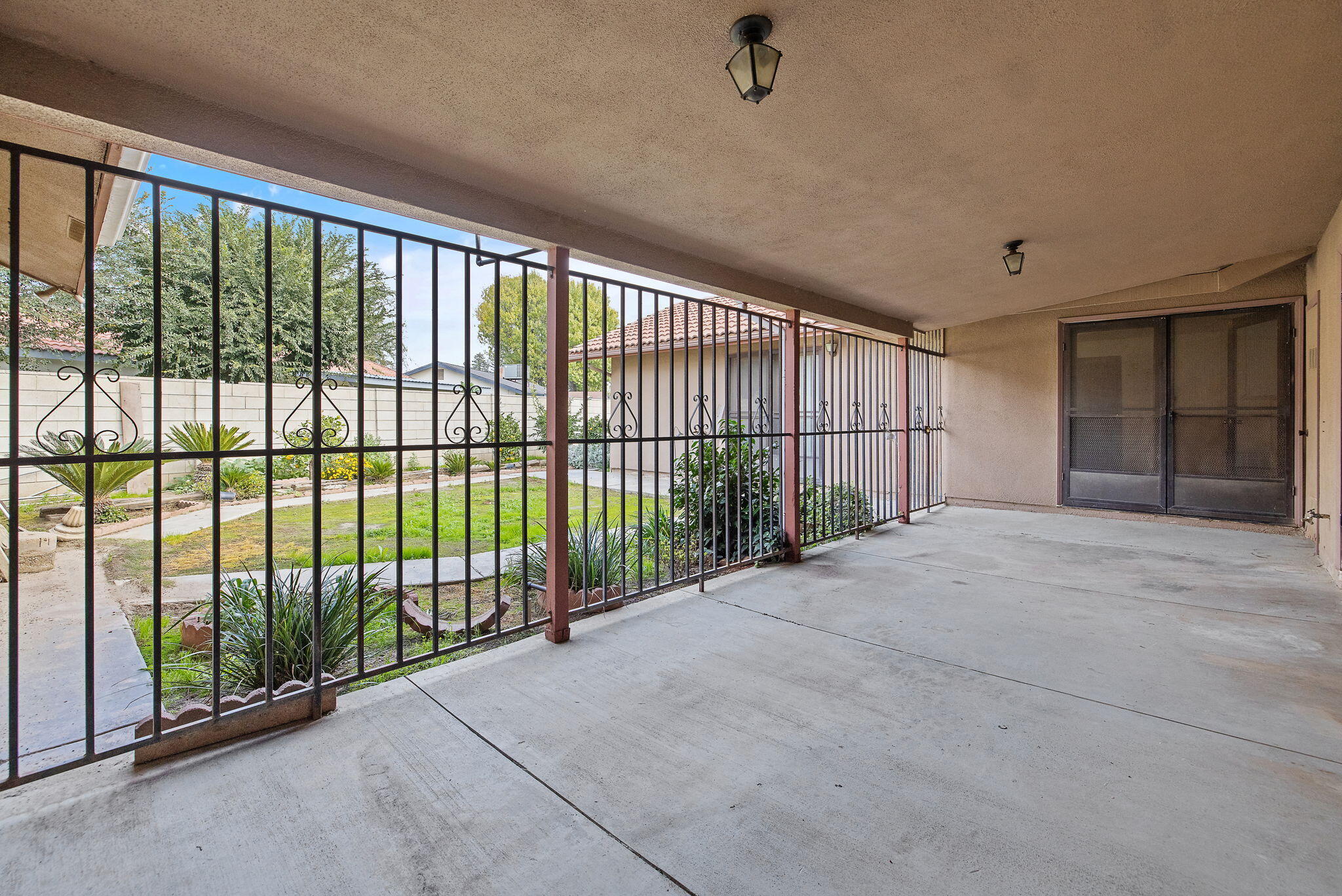 1502 S Lydia Dr, Tulare, CA 93274