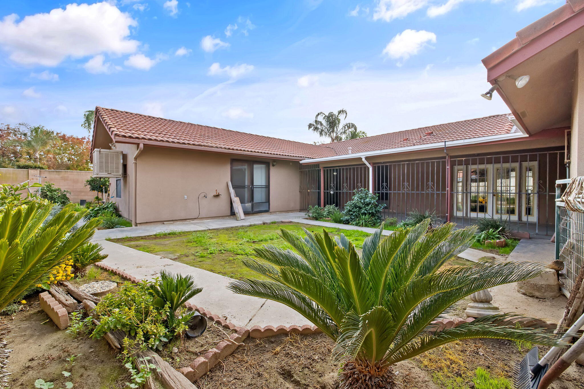 1502 S Lydia Dr, Tulare, CA 93274