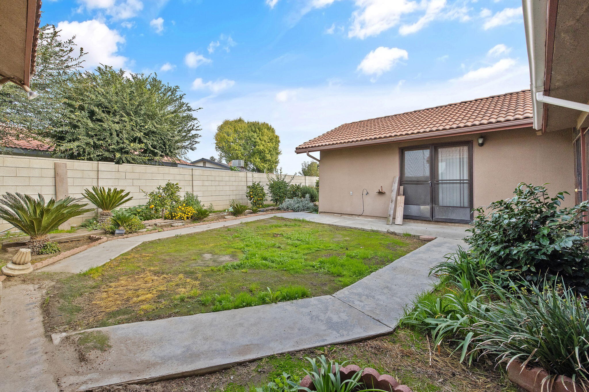 1502 S Lydia Dr, Tulare, CA 93274