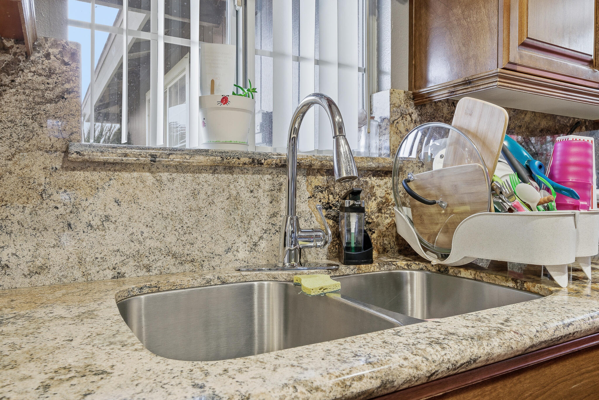 471 N Delta St, Porterville, CA 93257