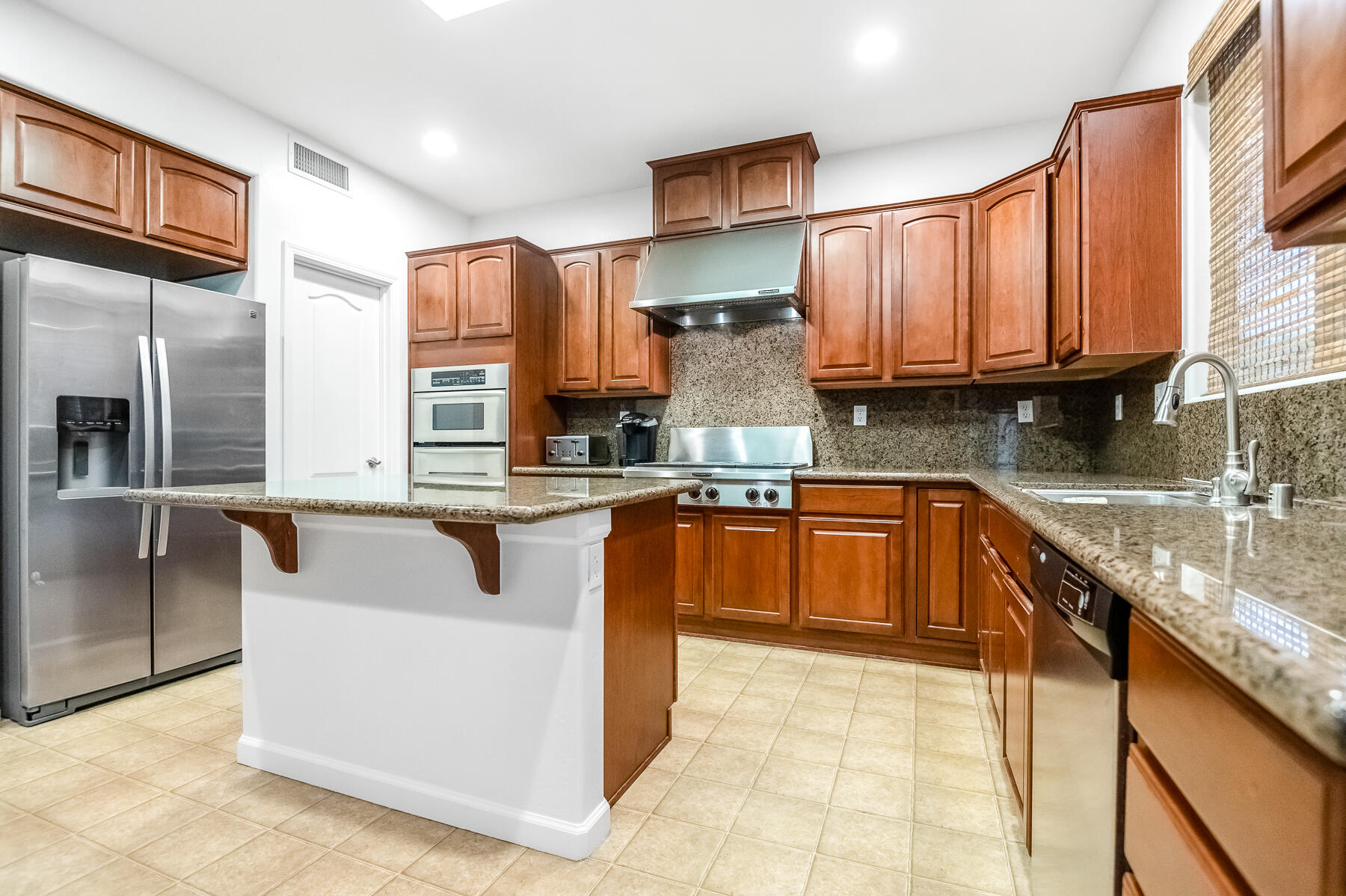 1942 N Sonoma Ct, Hanford, CA 93230