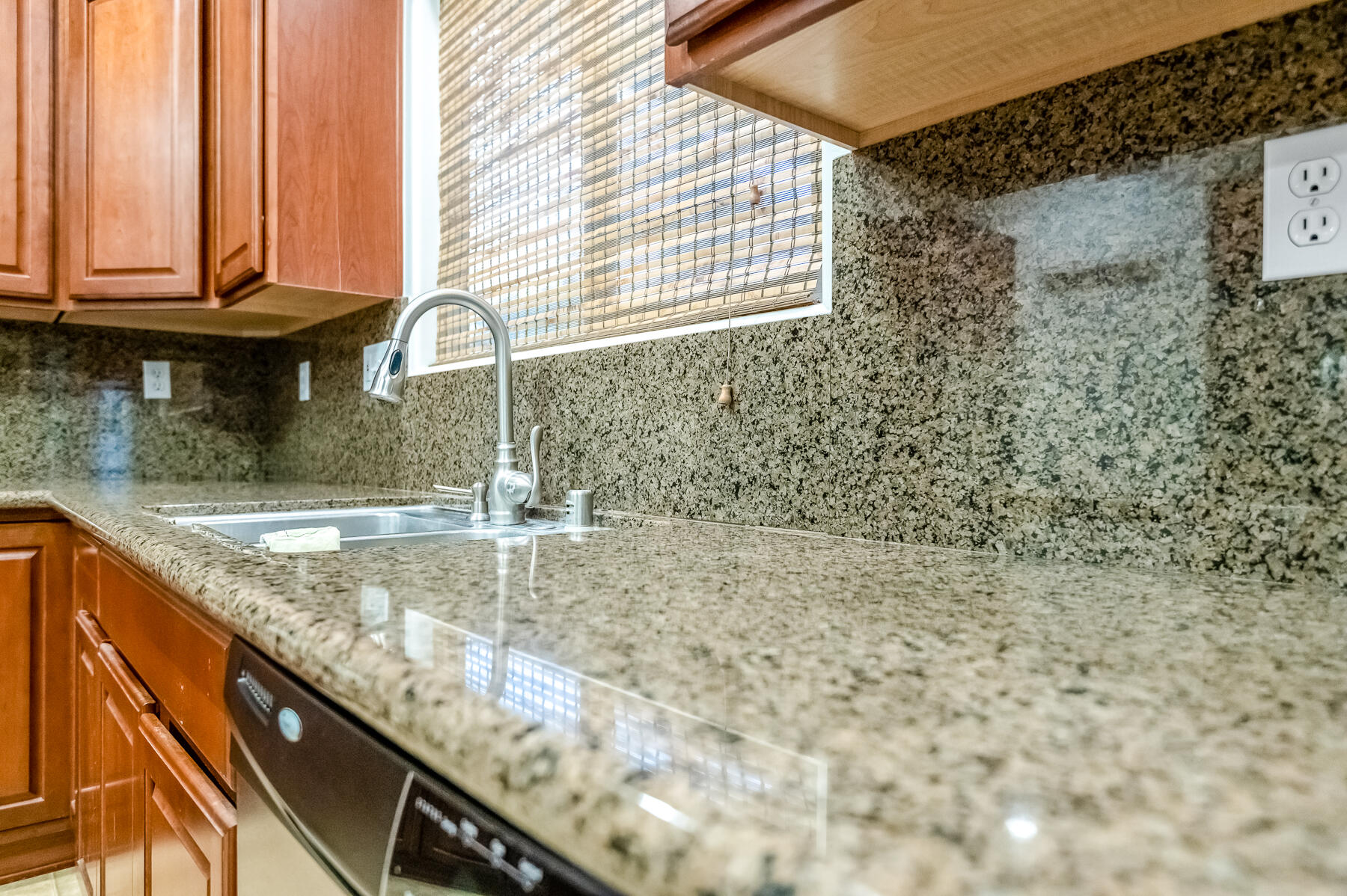 1942 N Sonoma Ct, Hanford, CA 93230