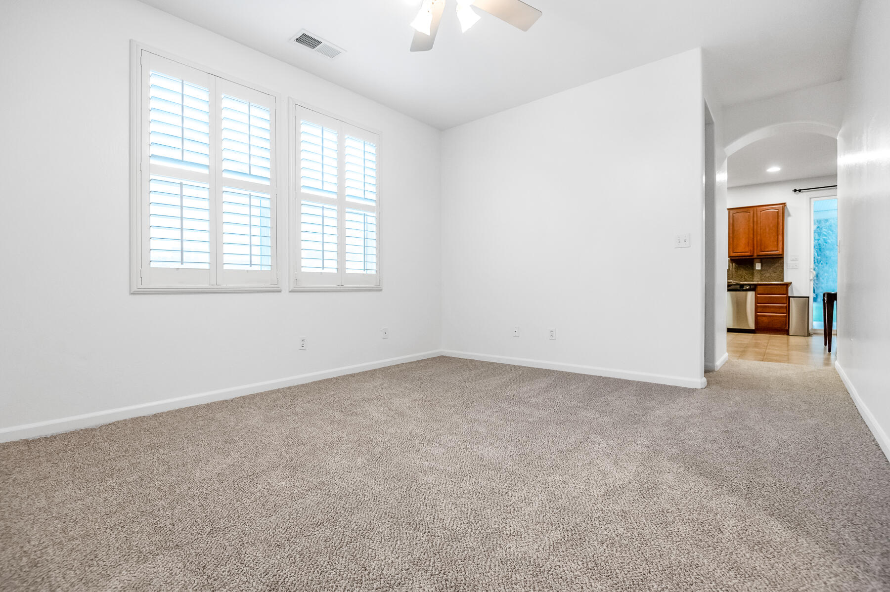 1942 N Sonoma Ct, Hanford, CA 93230