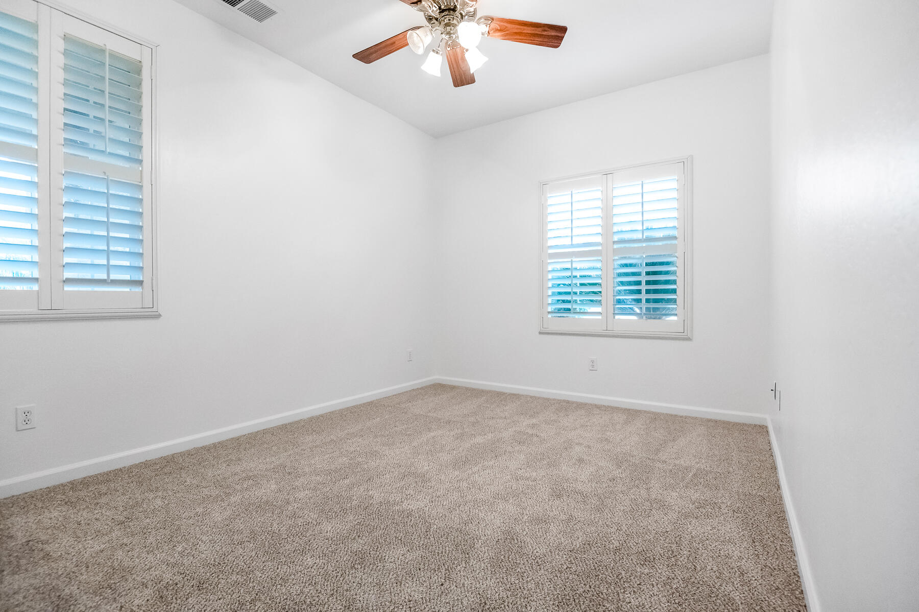 1942 N Sonoma Ct, Hanford, CA 93230