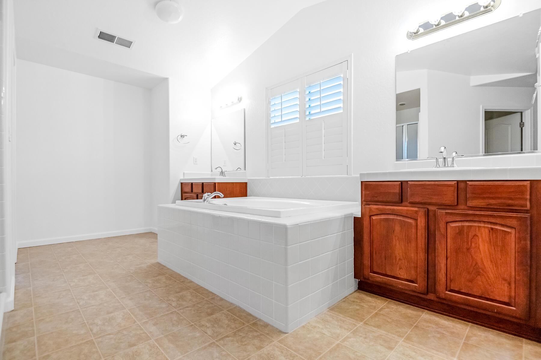 1942 N Sonoma Ct, Hanford, CA 93230