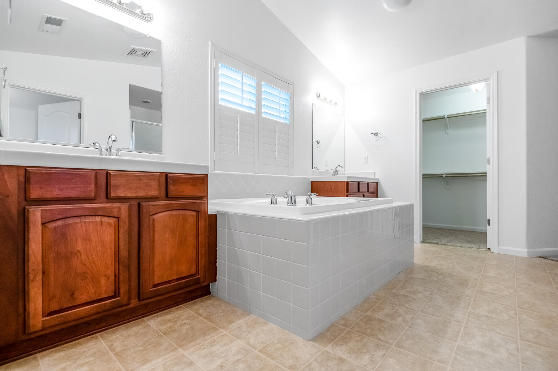 1942 N Sonoma Ct, Hanford, CA 93230