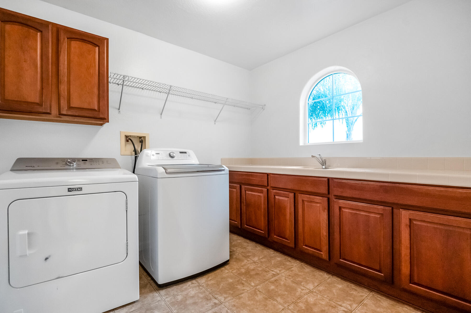 1942 N Sonoma Ct, Hanford, CA 93230