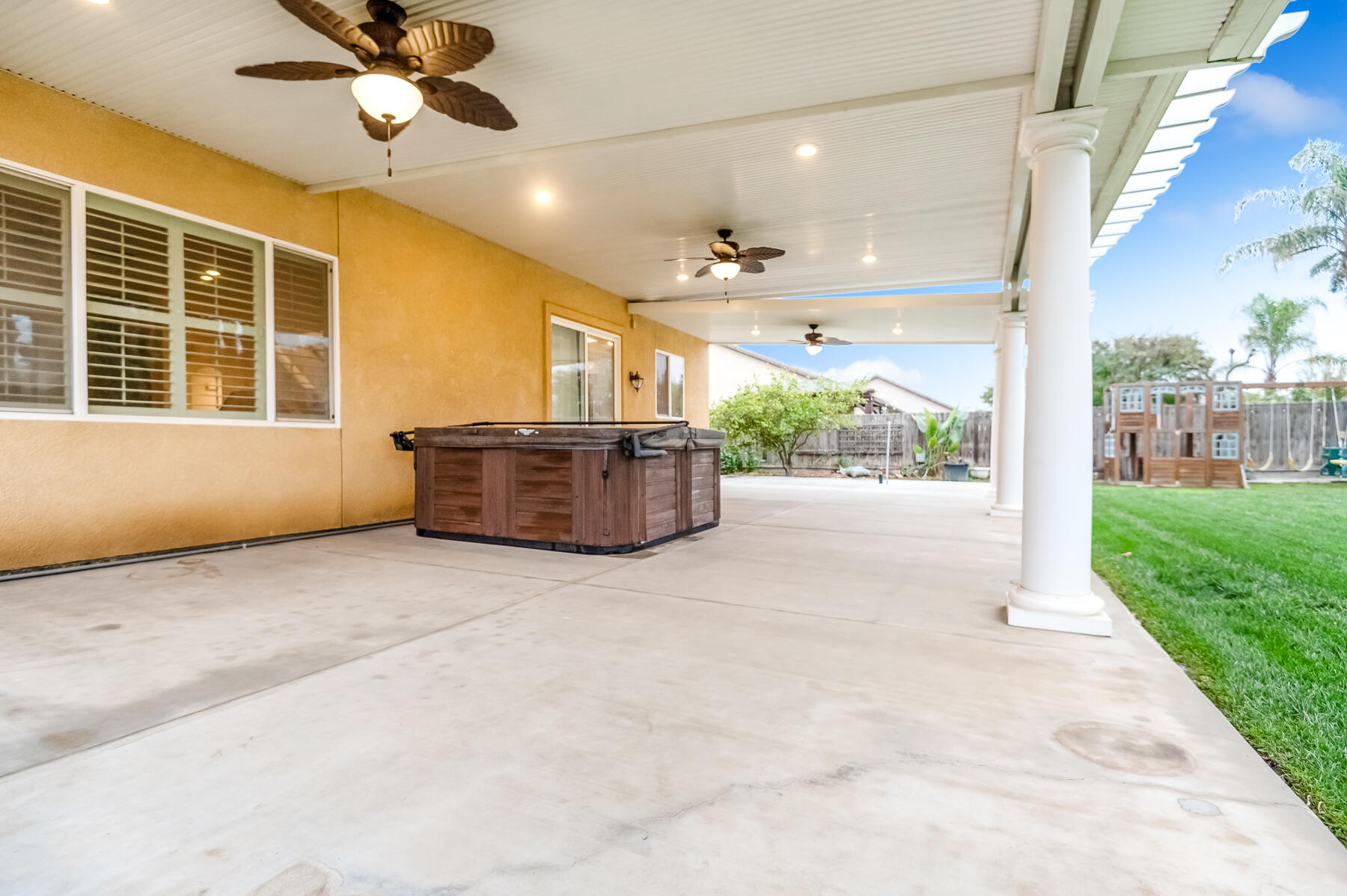 1942 N Sonoma Ct, Hanford, CA 93230