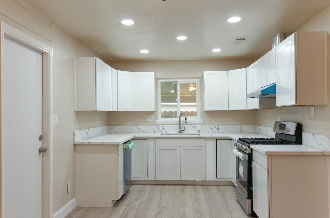 1400 W Oakland Ave, Tulare, CA 93274