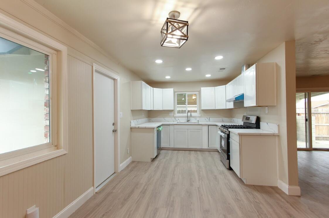 1400 W Oakland Ave, Tulare, CA 93274