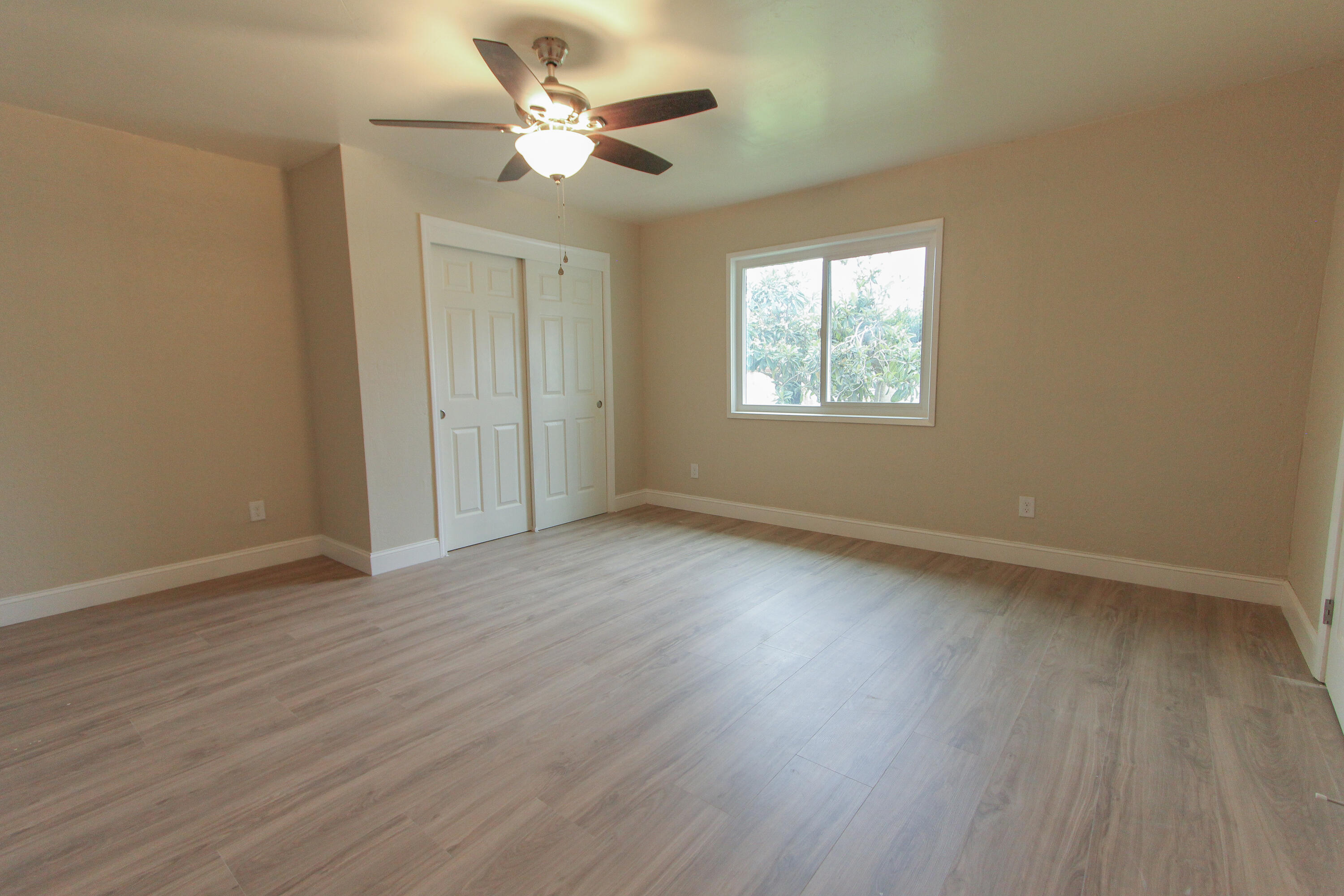 1400 W Oakland Ave, Tulare, CA 93274