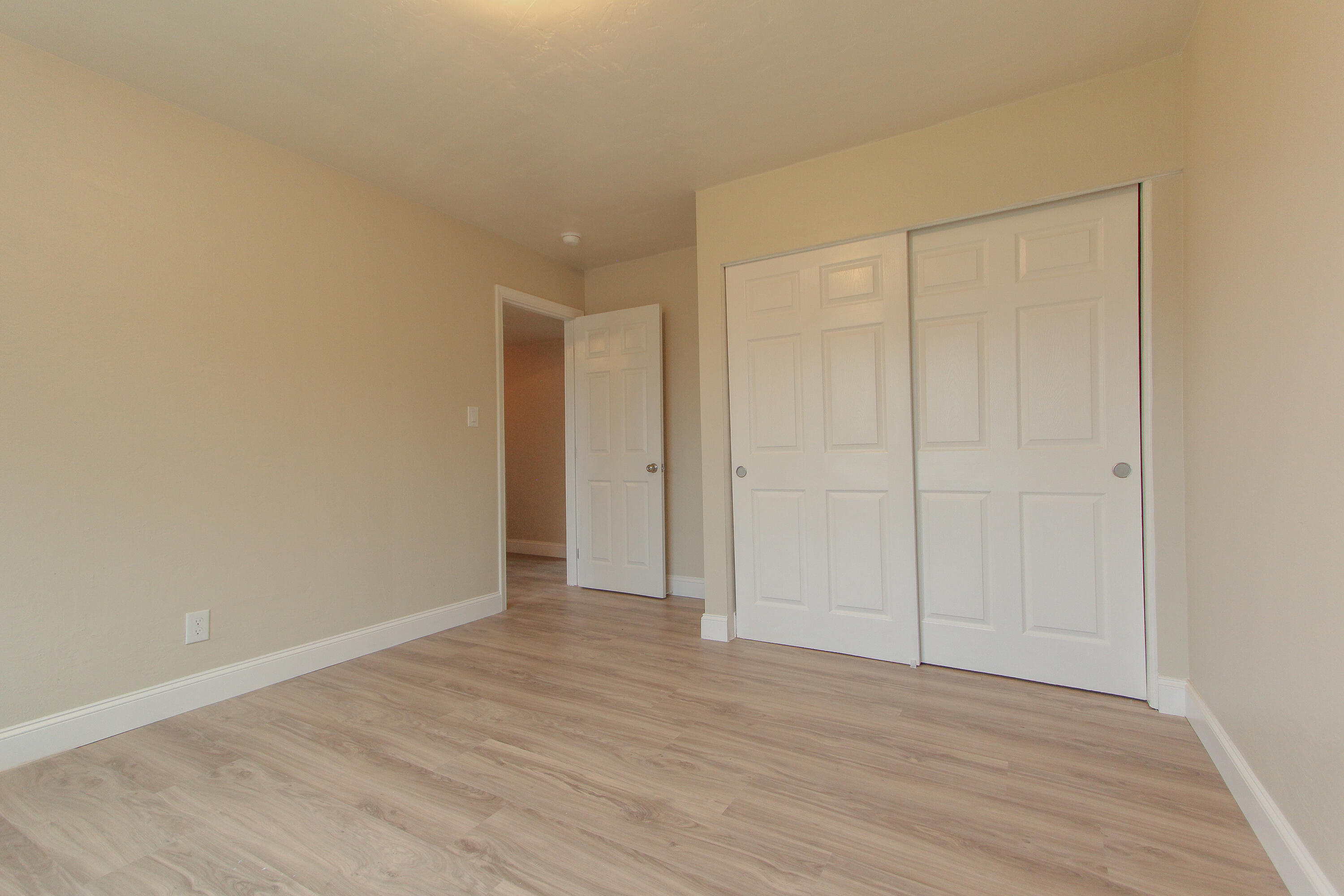 1400 W Oakland Ave, Tulare, CA 93274