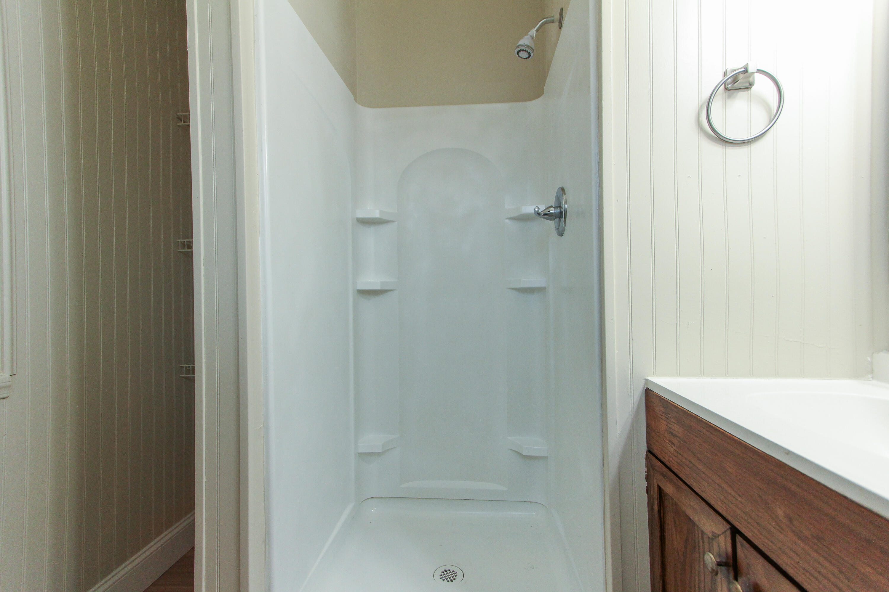 1400 W Oakland Ave, Tulare, CA 93274