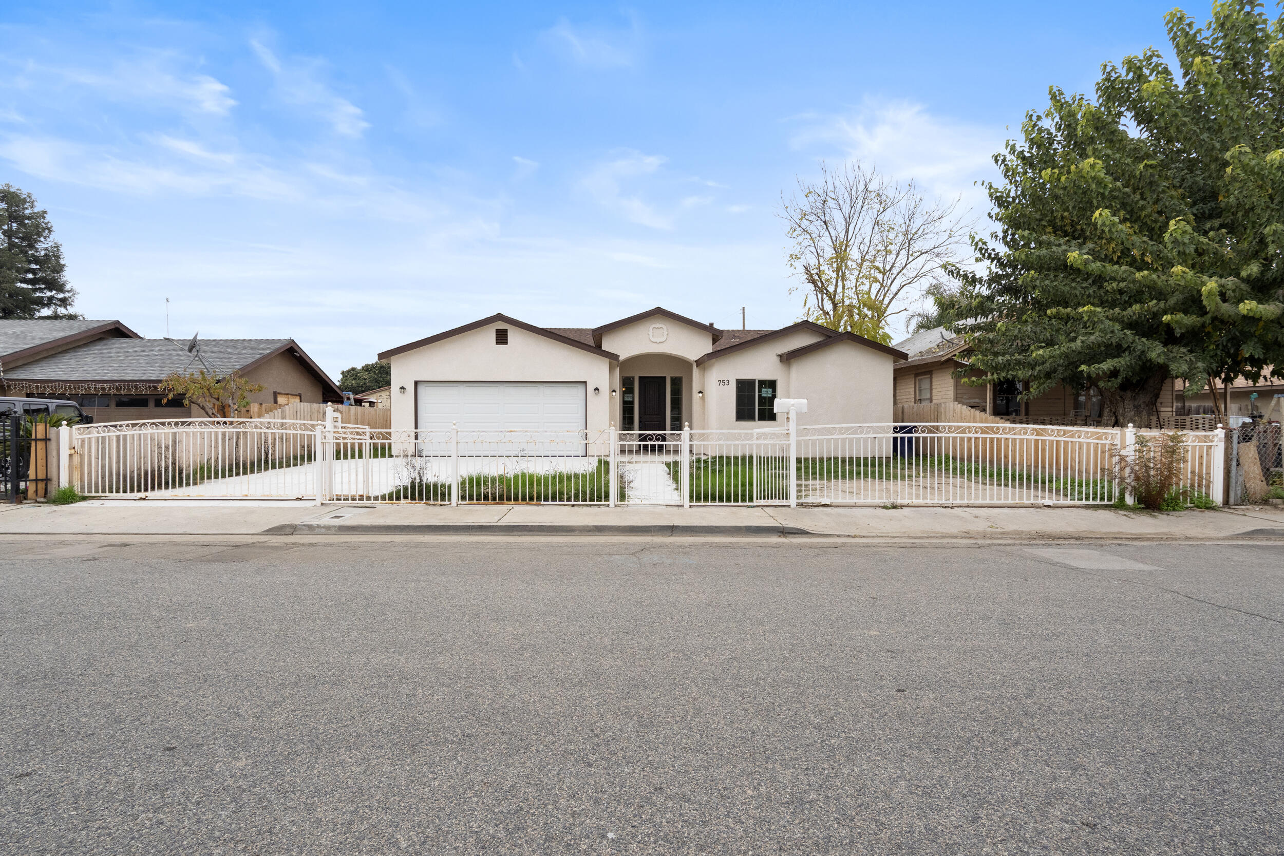 753 N Brundage Ave, Farmersville, CA 93223