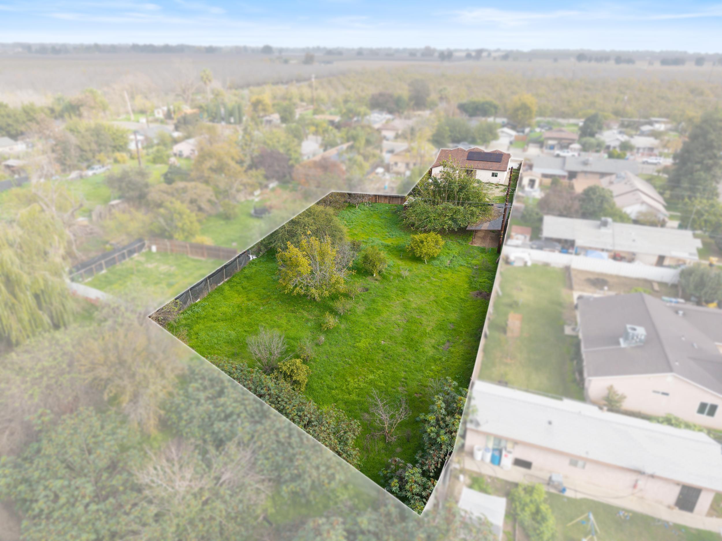 753 N Brundage Ave, Farmersville, CA 93223