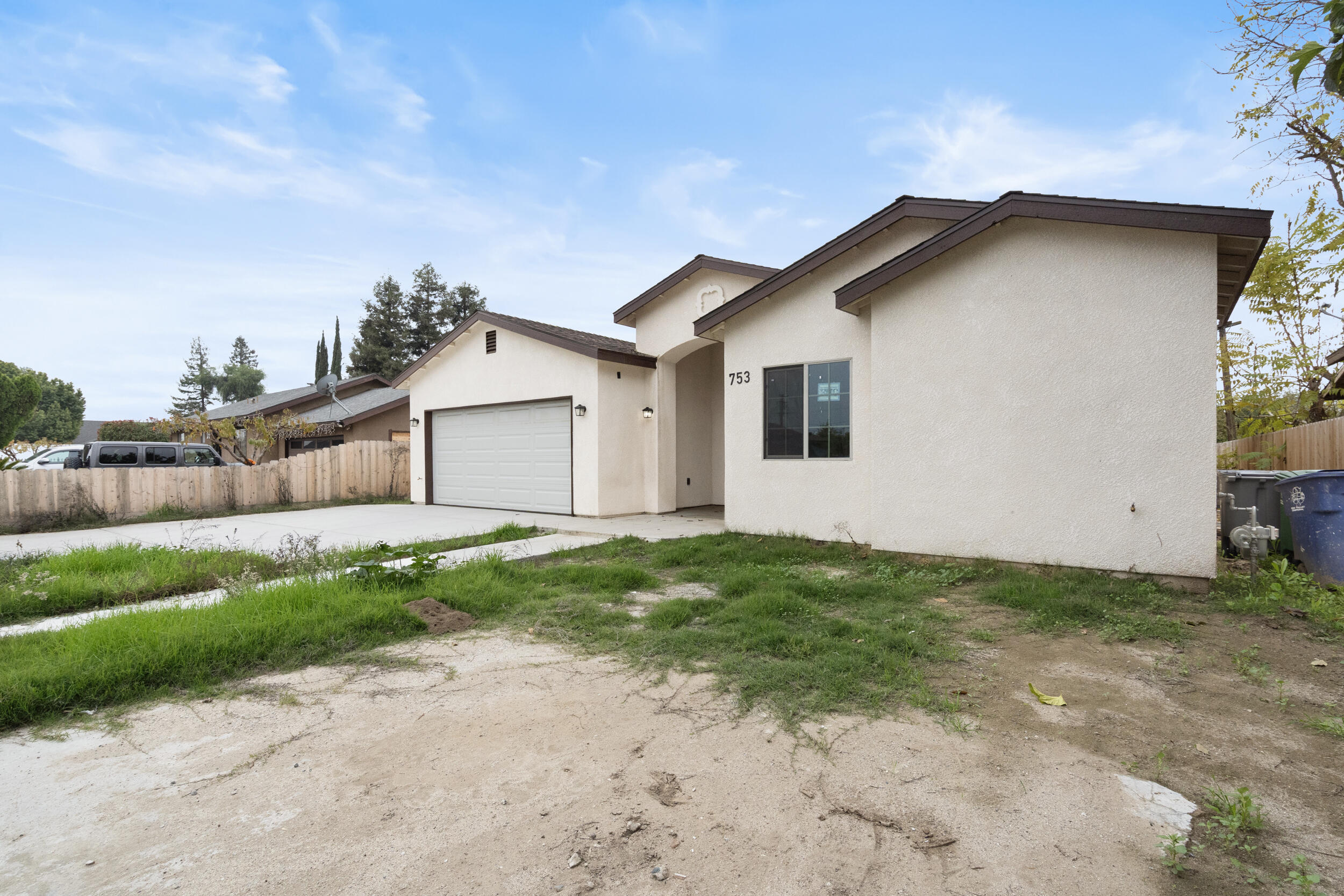 753 N Brundage Ave, Farmersville, CA 93223