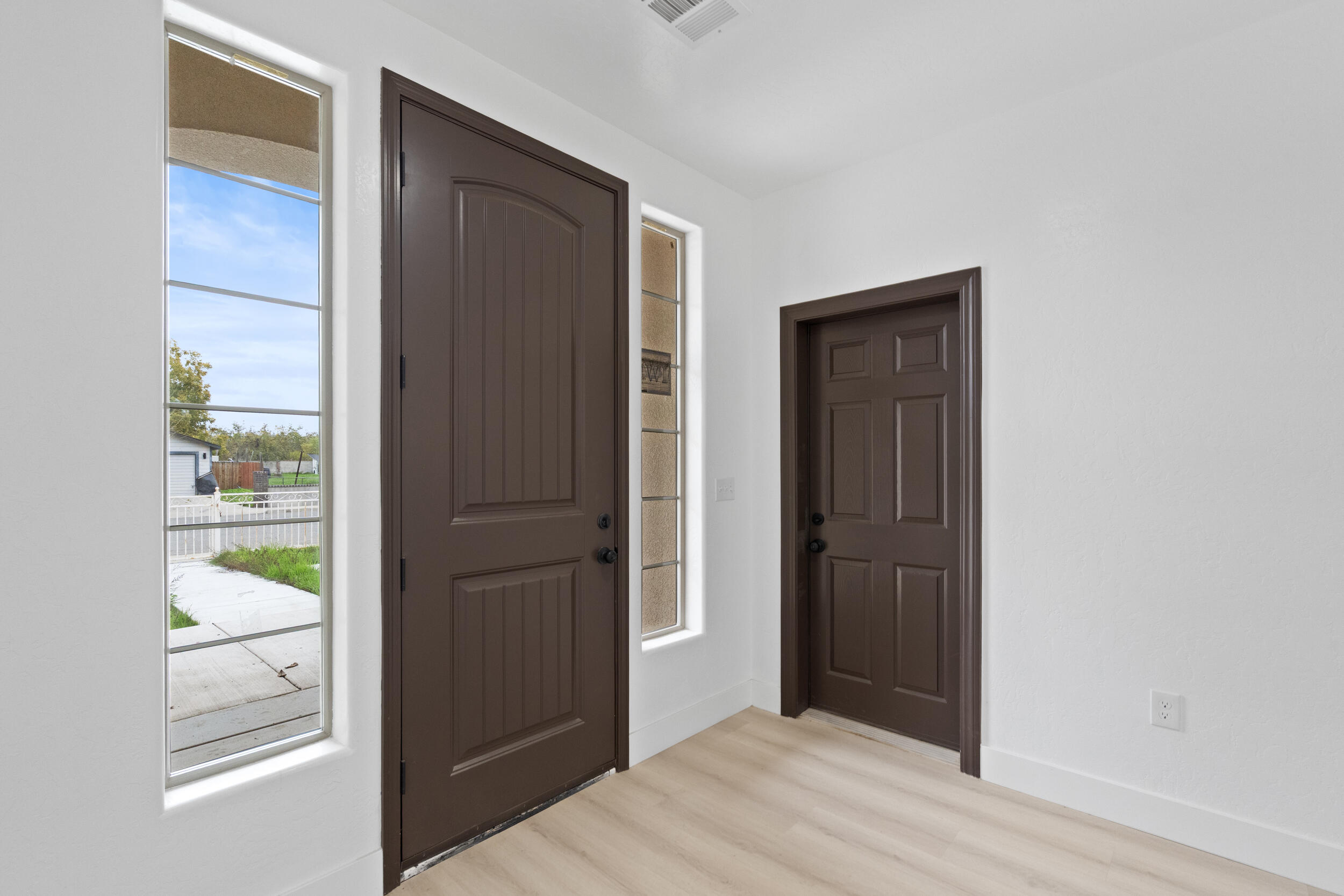 753 N Brundage Ave, Farmersville, CA 93223