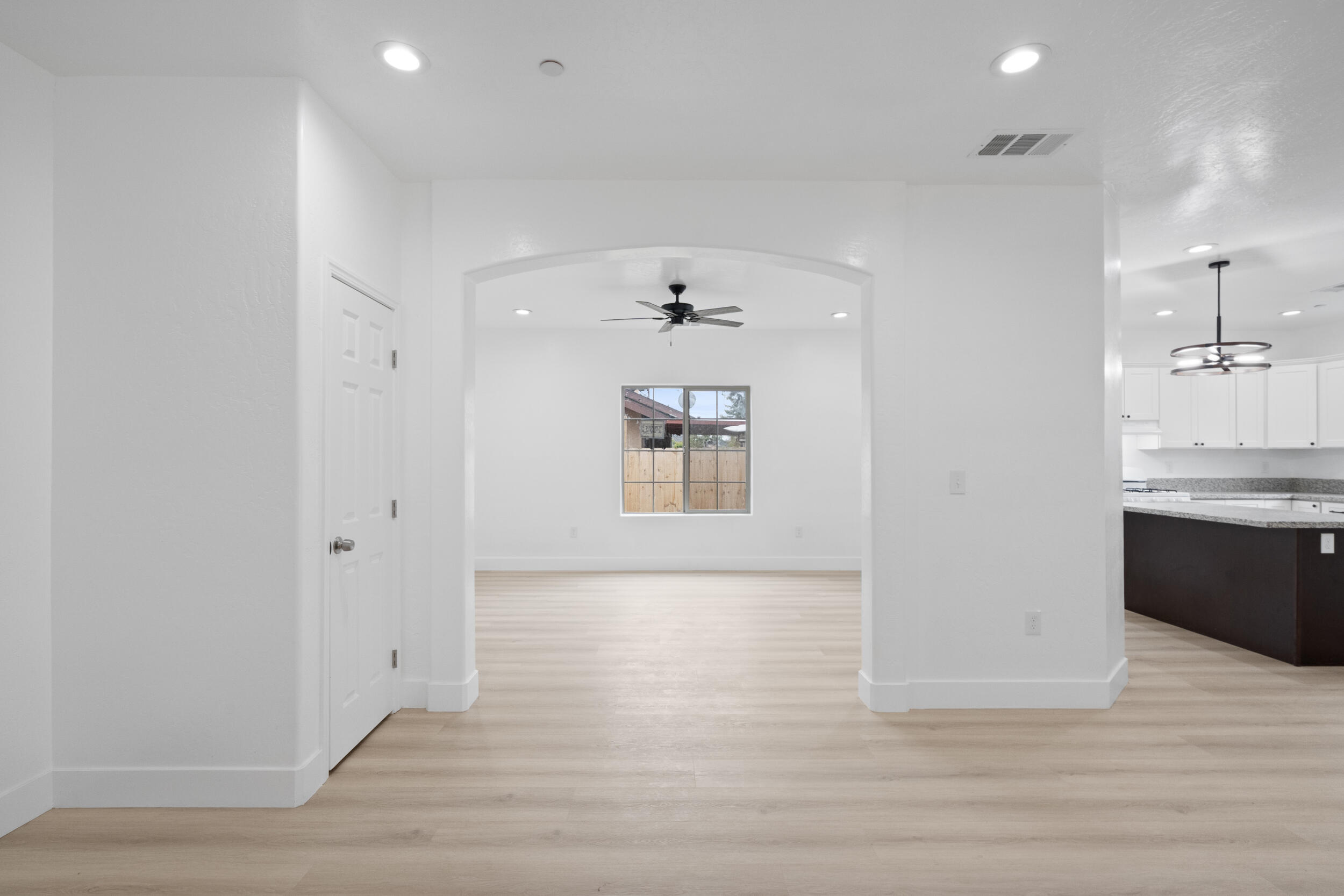 753 N Brundage Ave, Farmersville, CA 93223