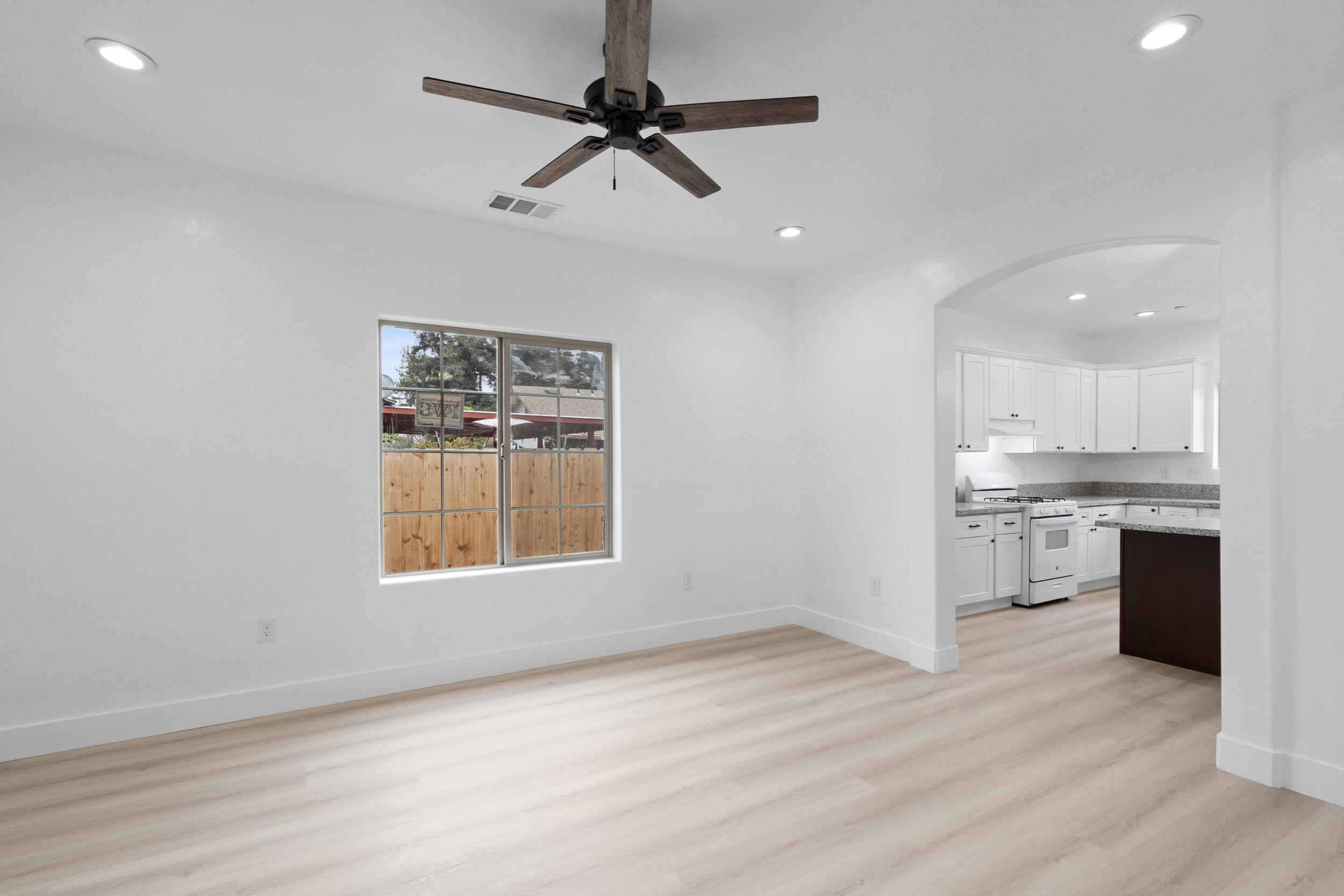 753 N Brundage Ave, Farmersville, CA 93223