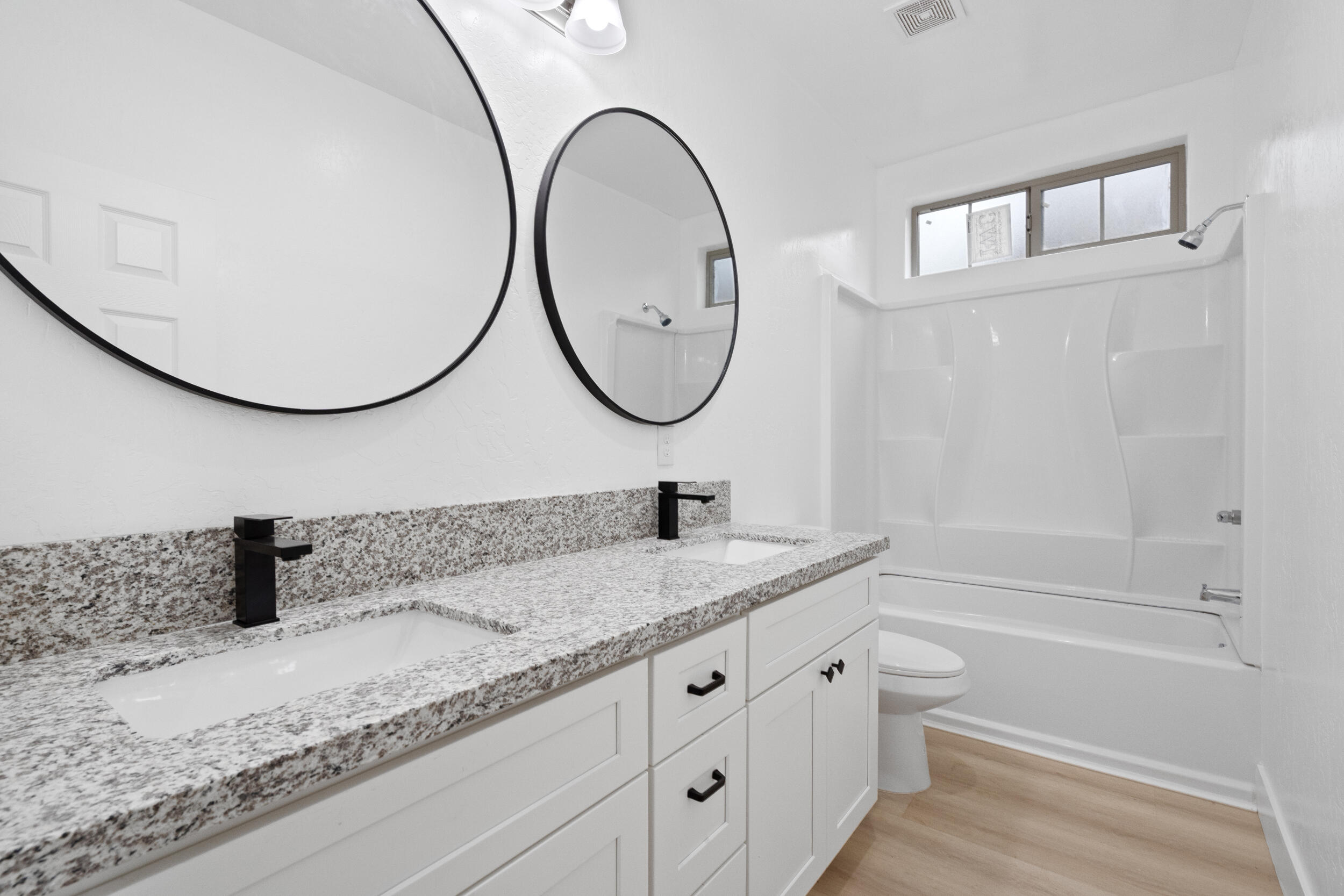 753 N Brundage Ave, Farmersville, CA 93223