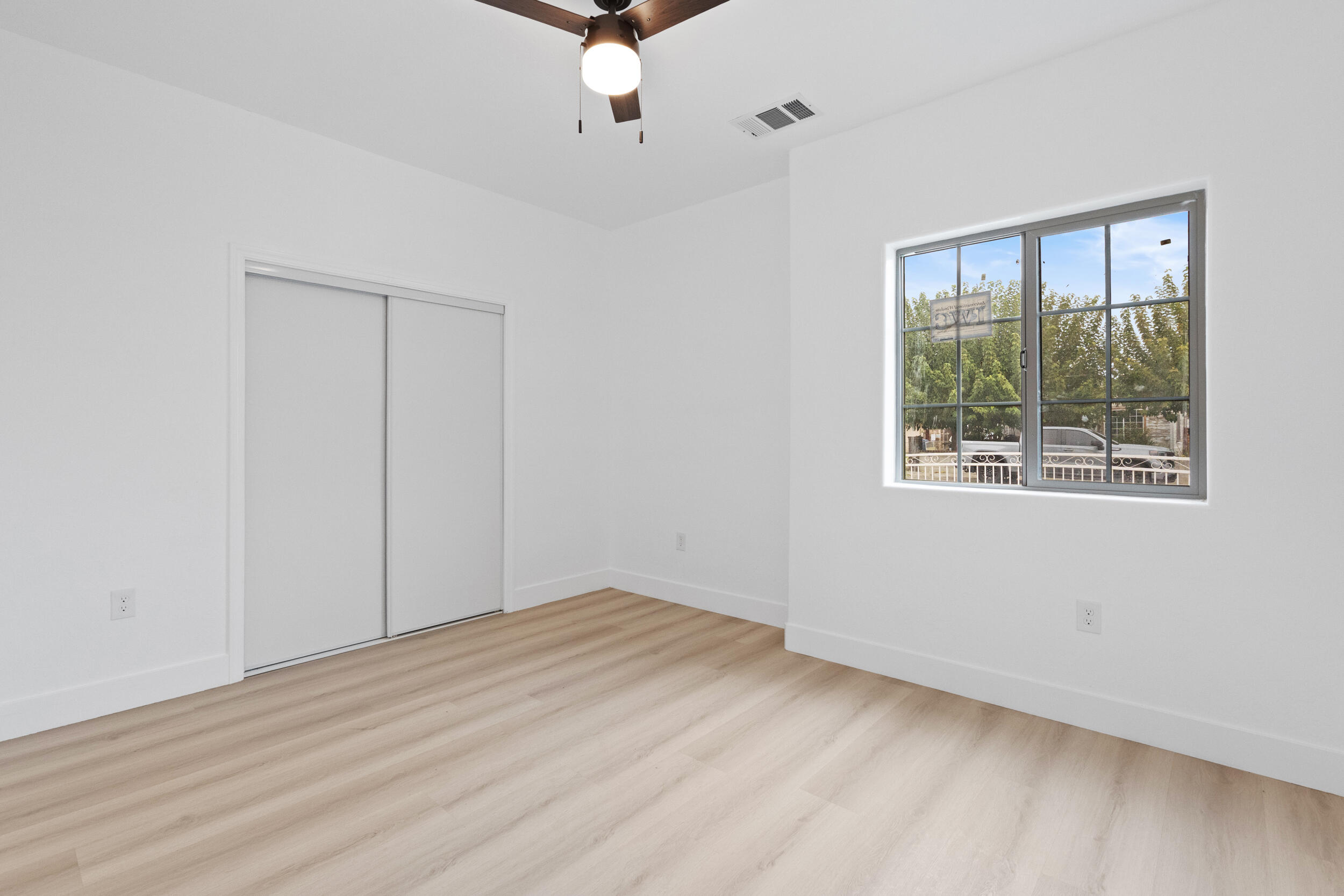 753 N Brundage Ave, Farmersville, CA 93223