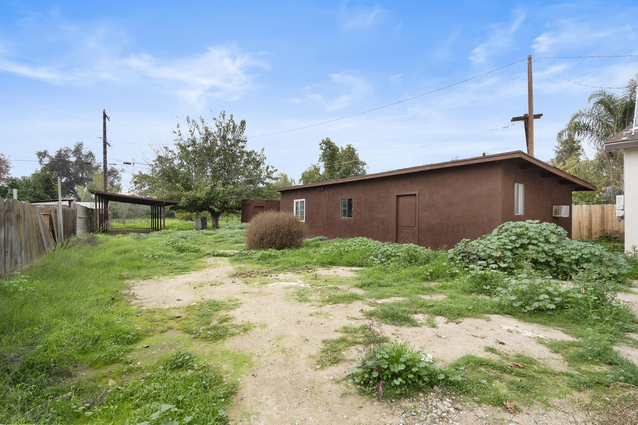 753 N Brundage Ave, Farmersville, CA 93223