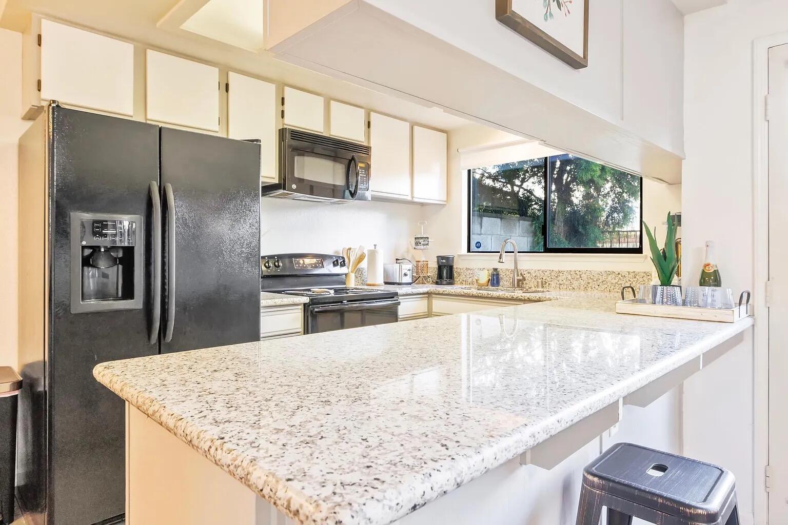 4926-4928 W Westgate Ct, Visalia, CA 93277