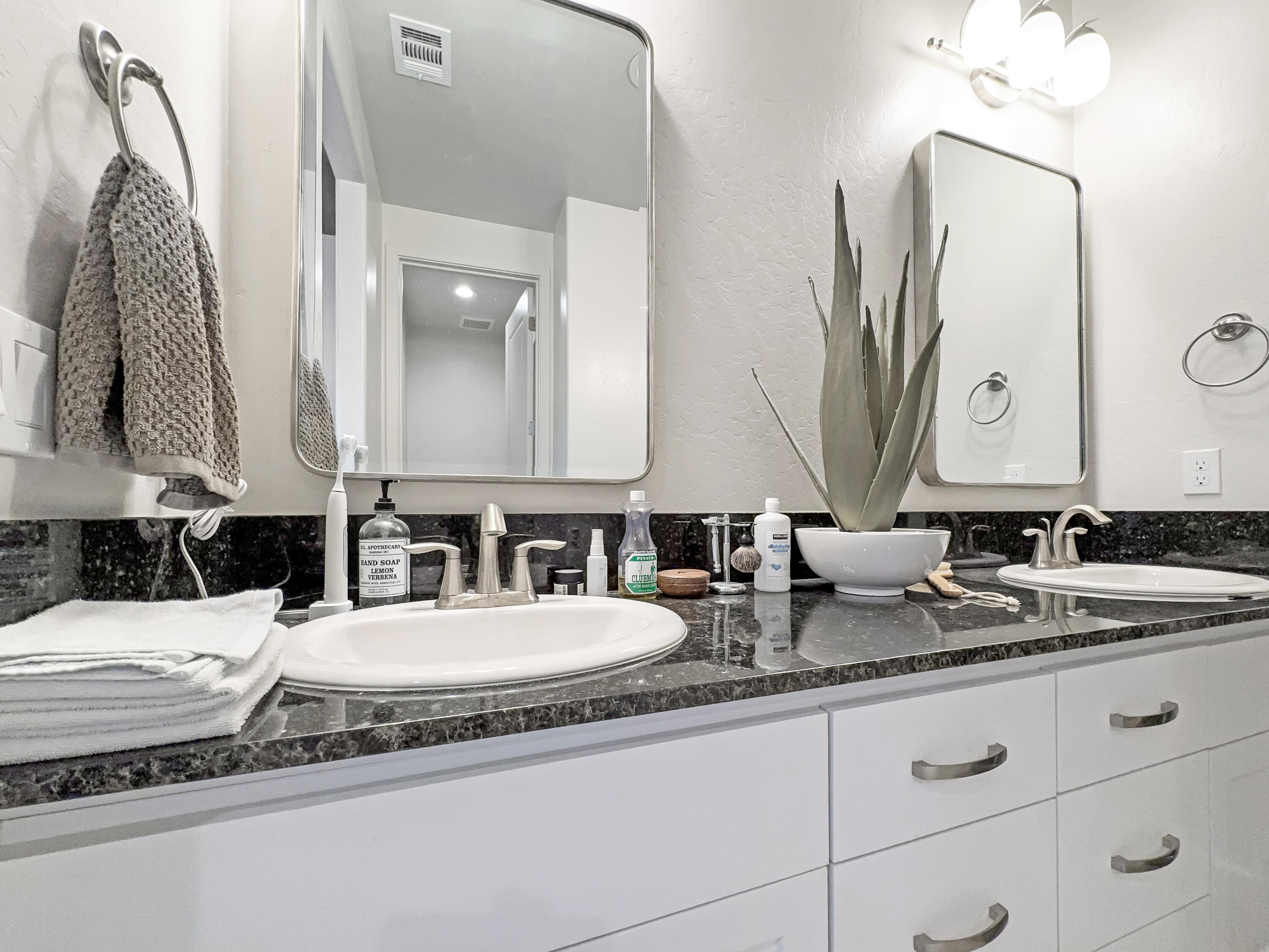 4521 S Ernest St, Visalia, CA 93277