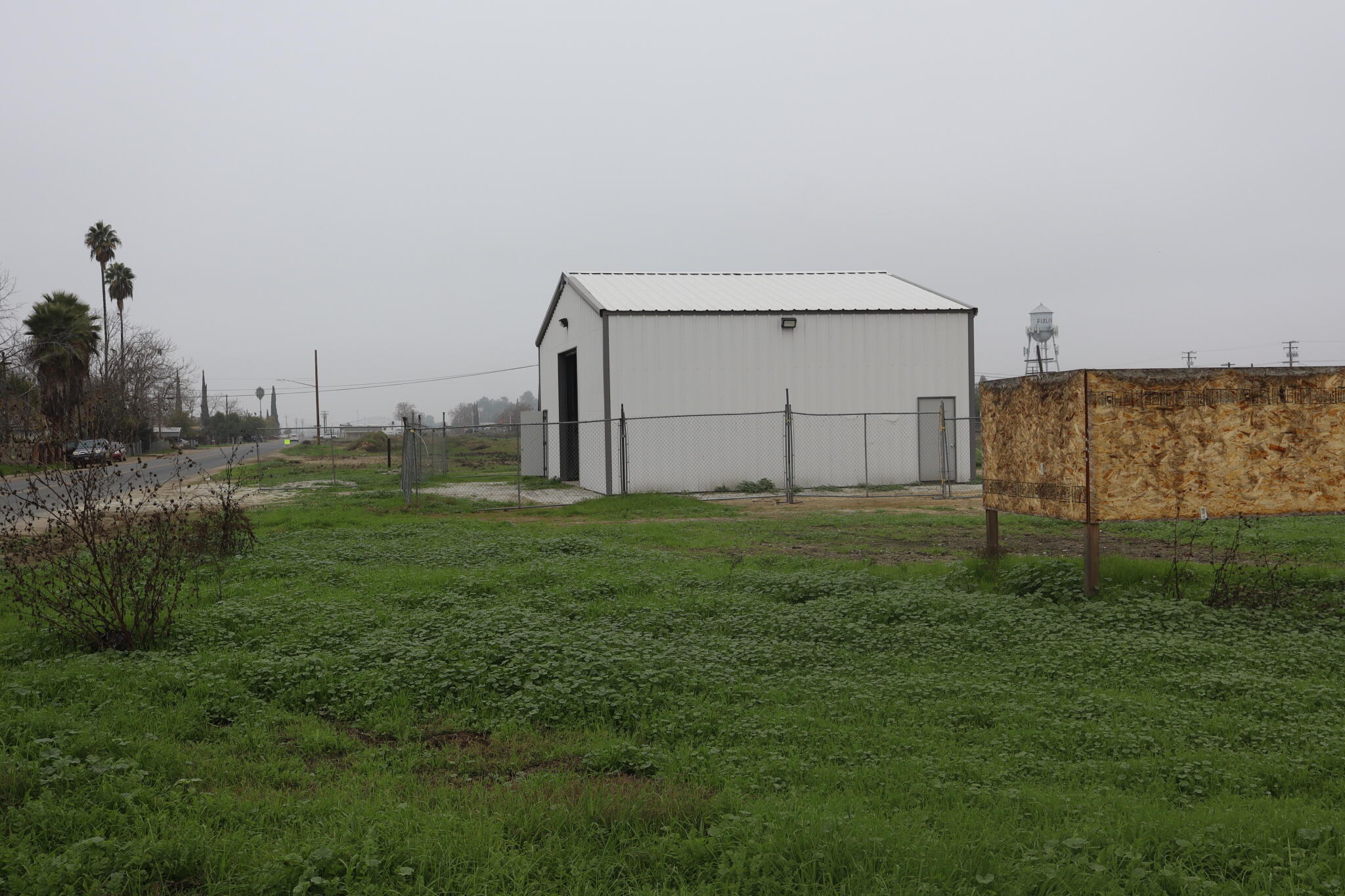 1086 S Market St, Pixley, CA 93256