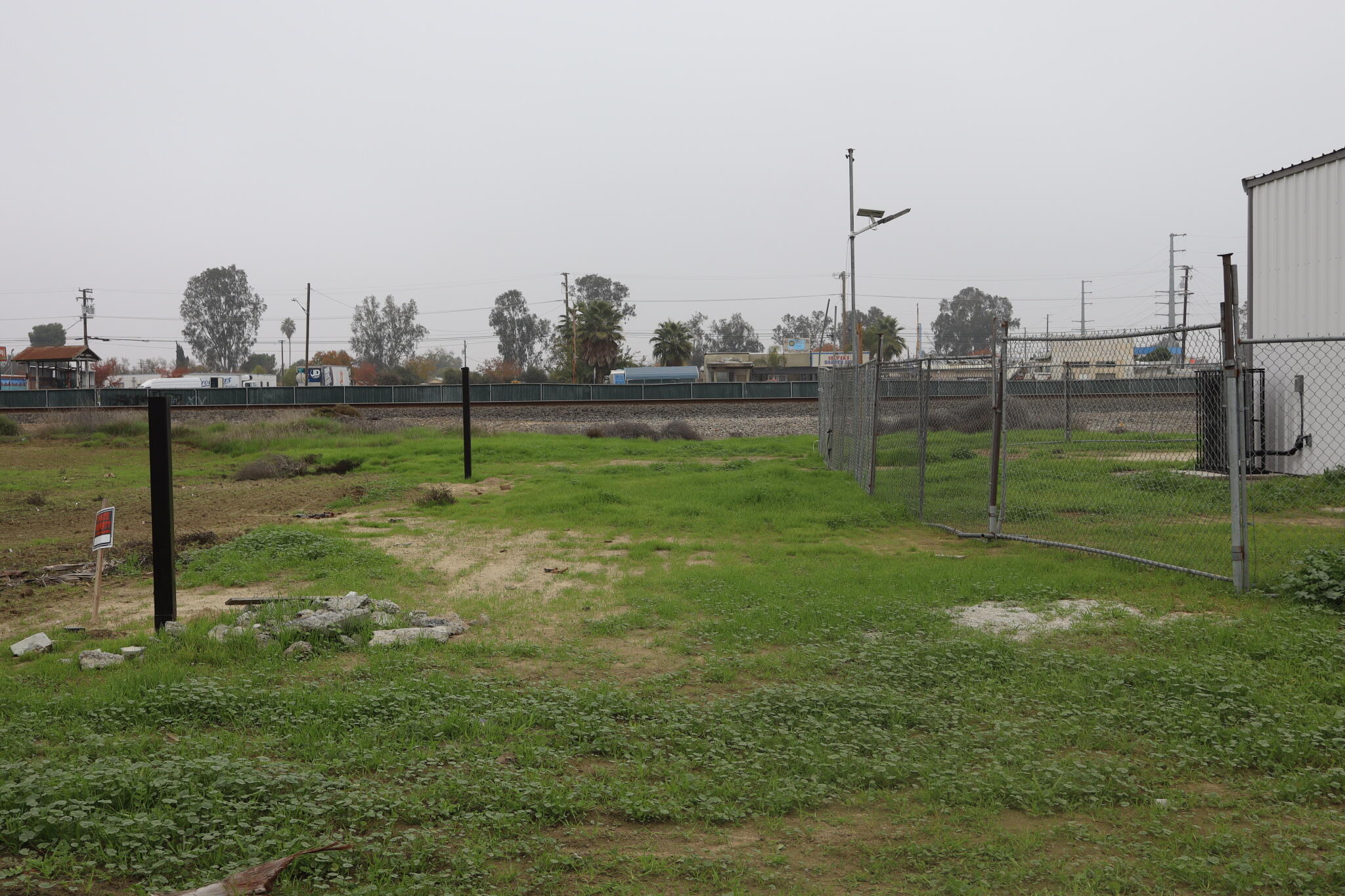 1086 S Market St, Pixley, CA 93256