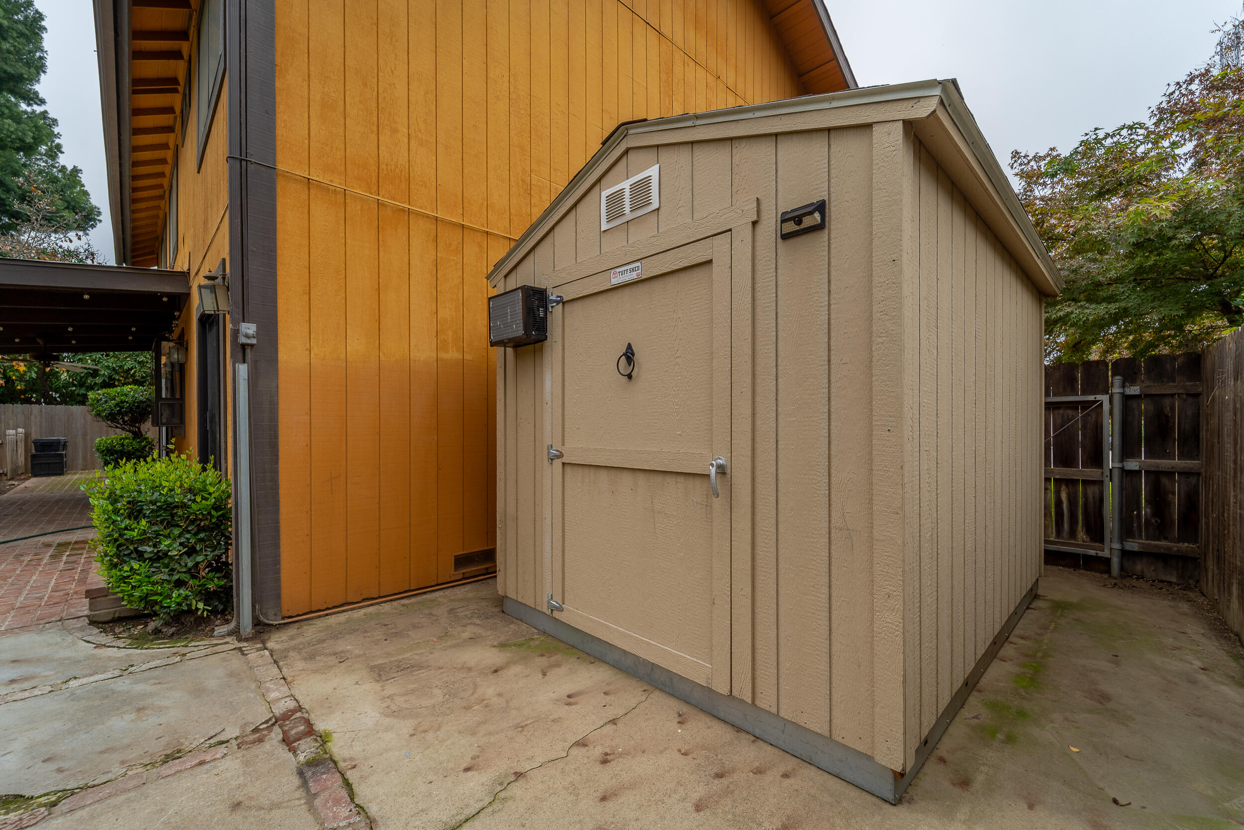 4121 W Grove Ct, Visalia, CA 93291