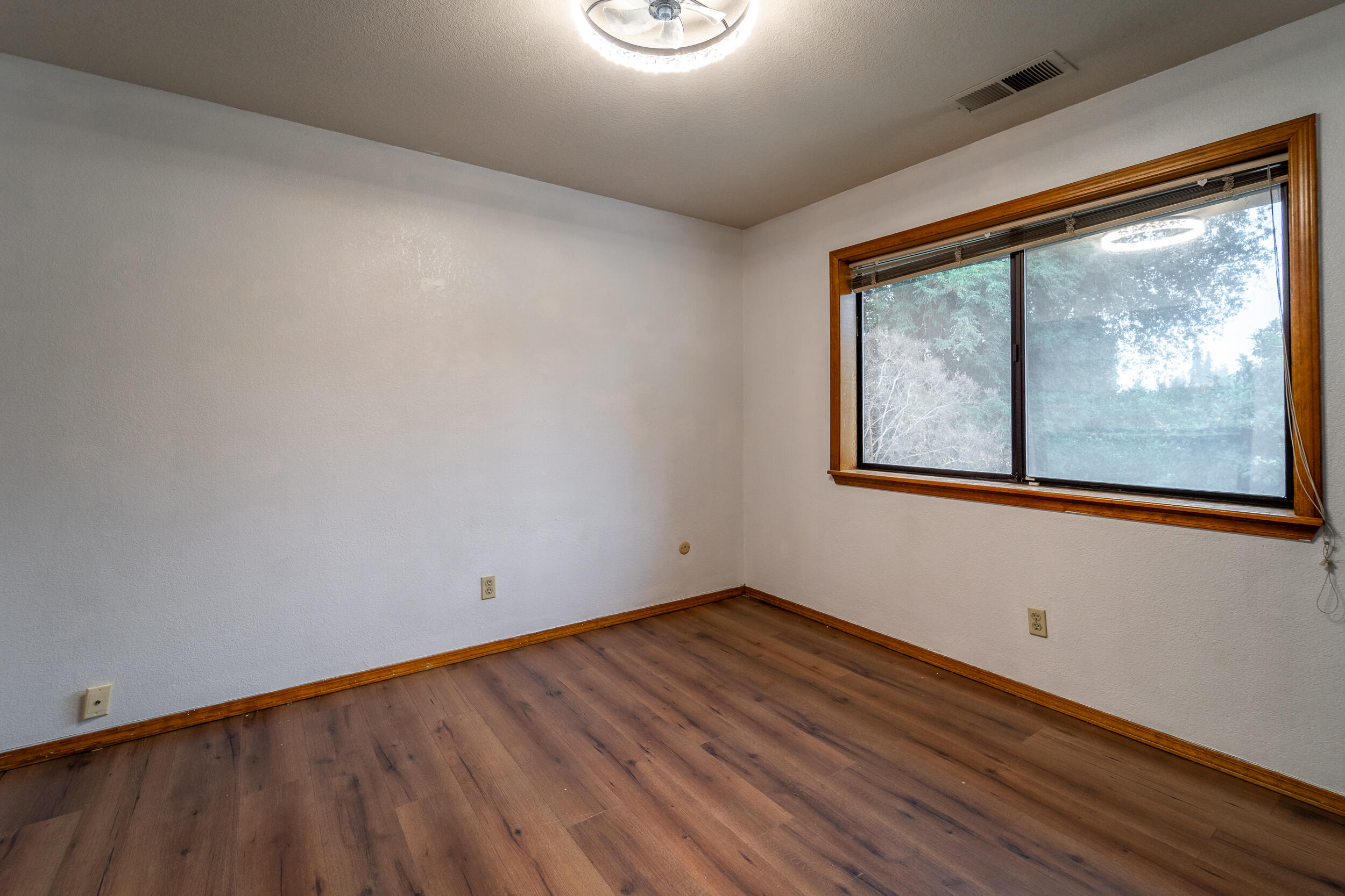 4121 W Grove Ct, Visalia, CA 93291