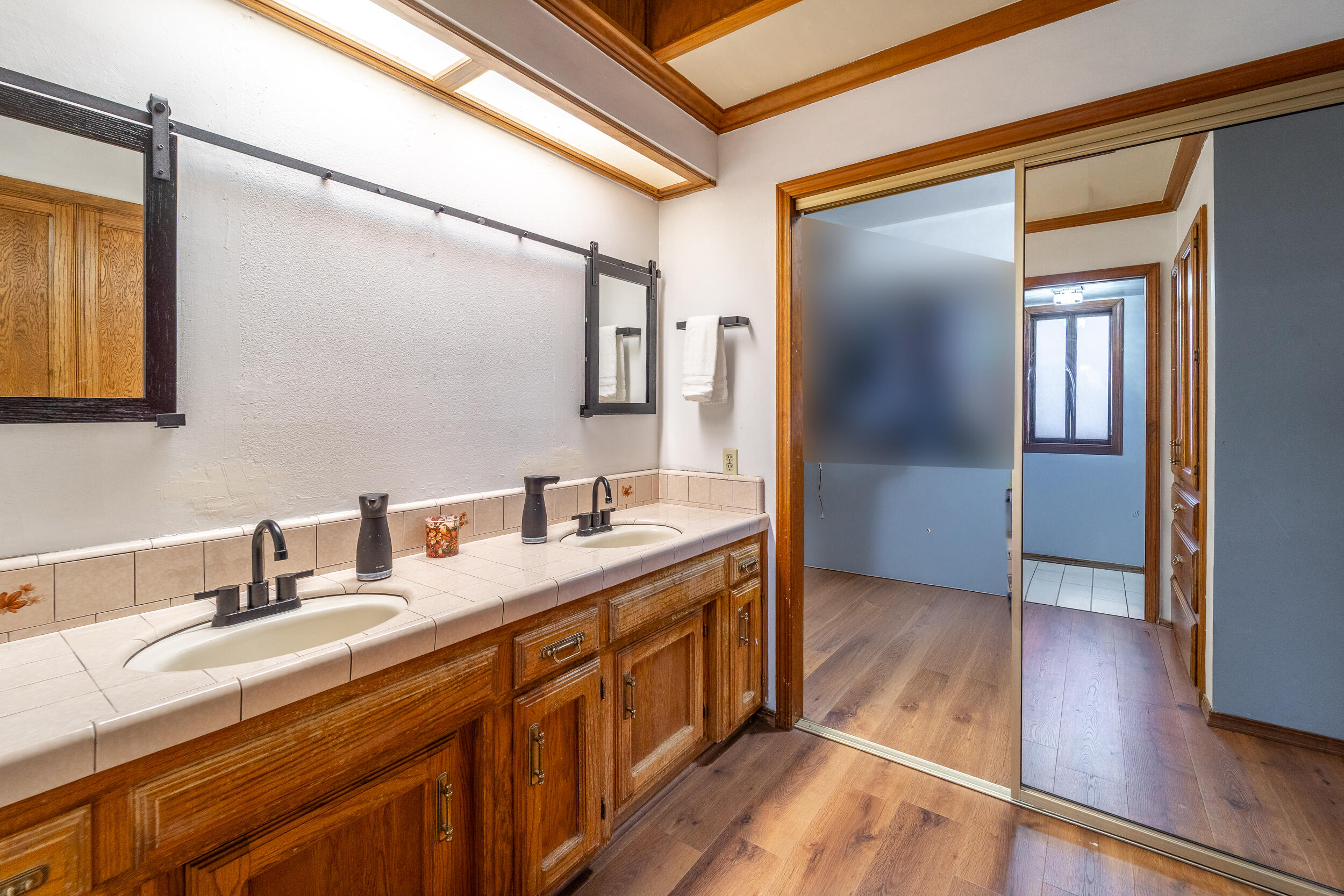 4121 W Grove Ct, Visalia, CA 93291