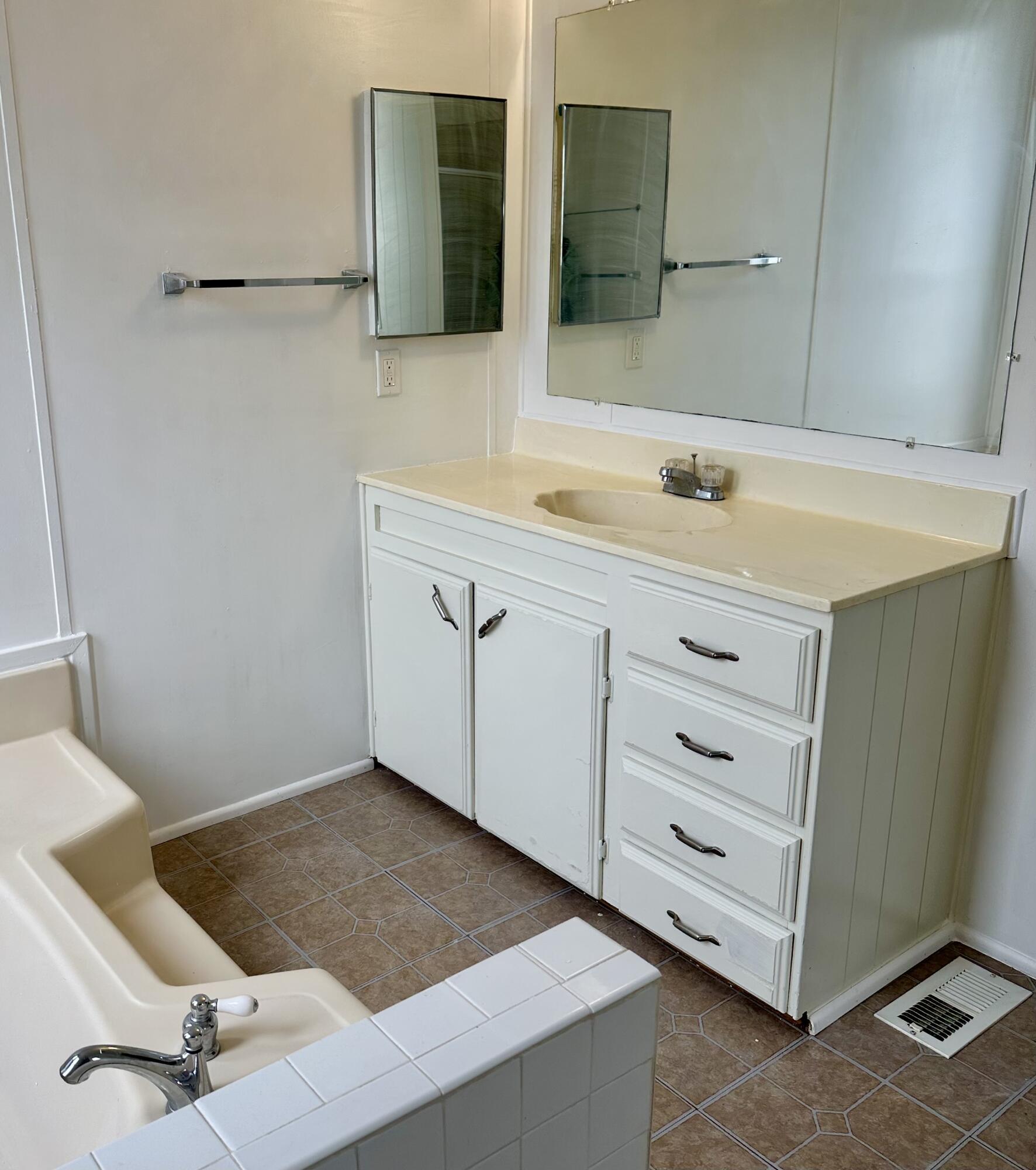 720 E Worth Ave #82, Porterville, CA 93257