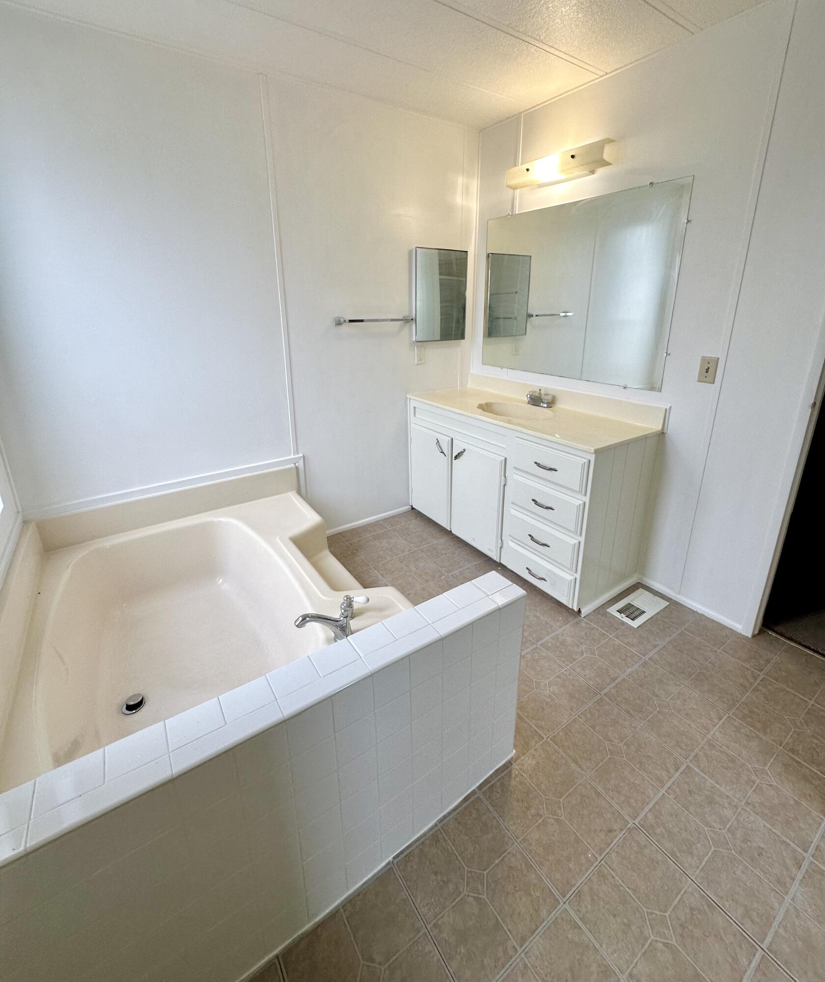 720 E Worth Ave #82, Porterville, CA 93257