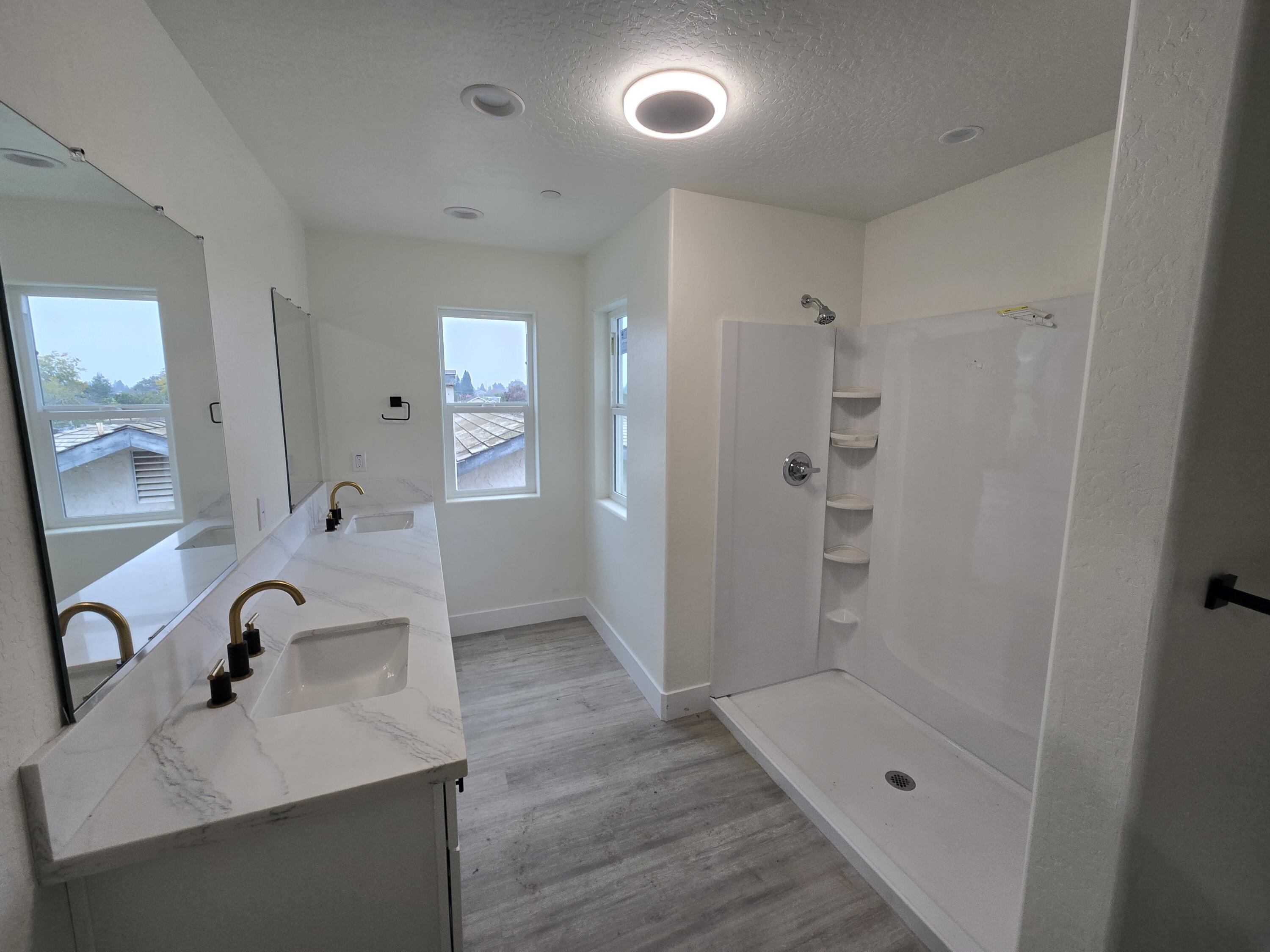 2032 E Pershing Ave, Visalia, CA 93292