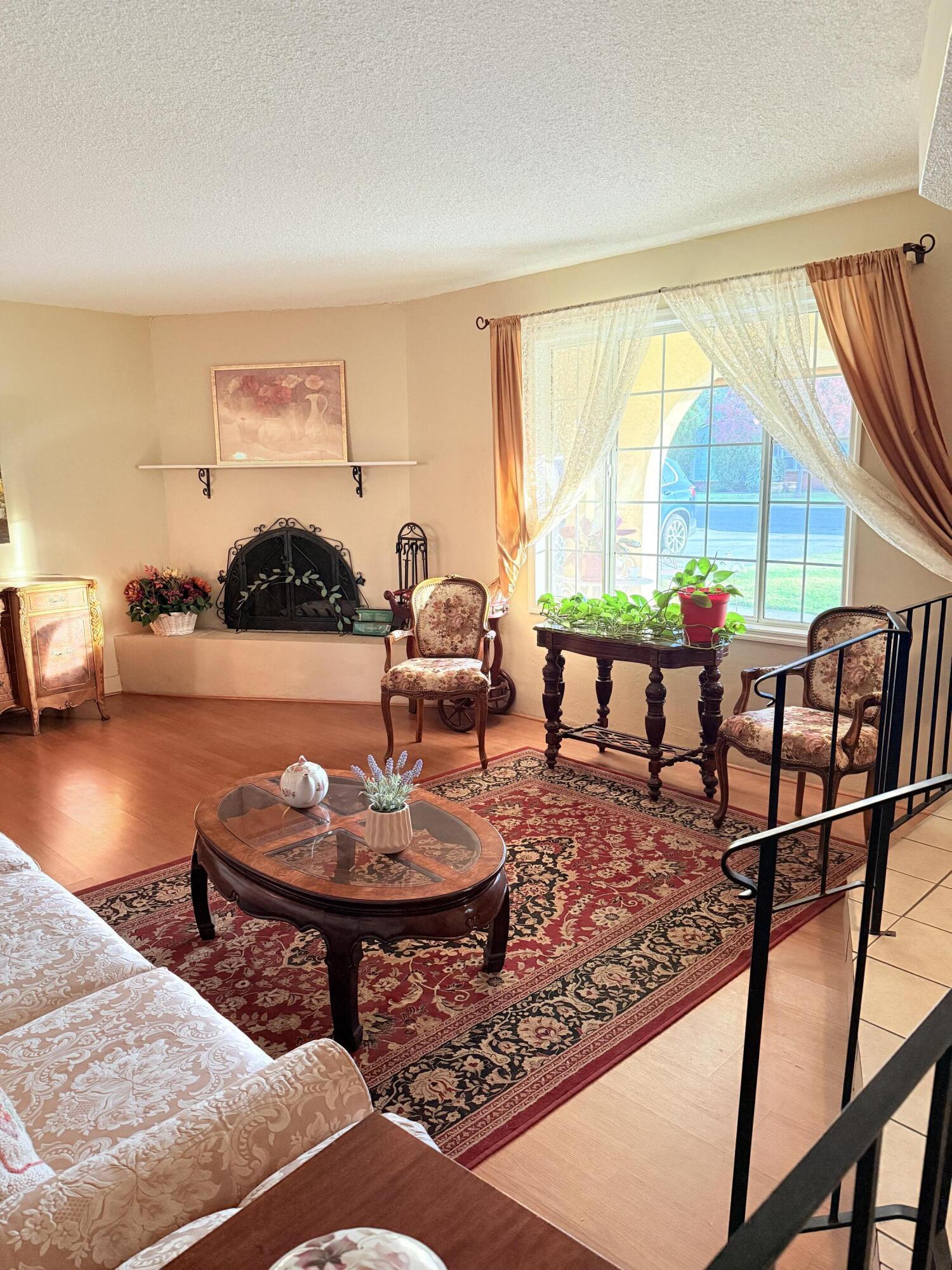 732 W Grand Ave, Porterville, CA 93257