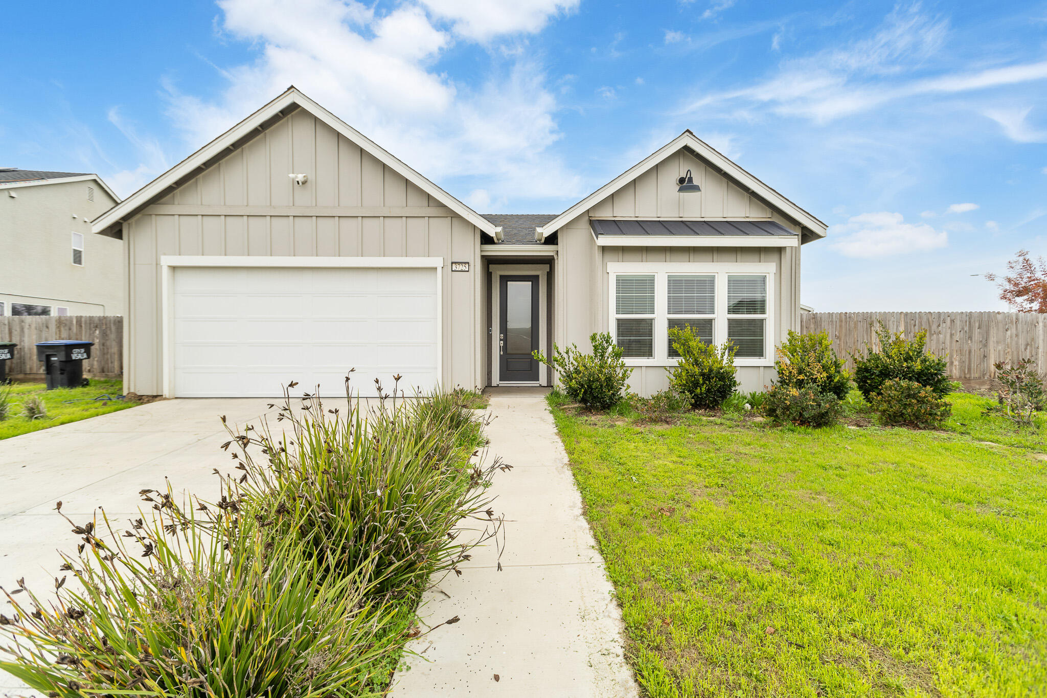 3725 N Newton Dr, Visalia, CA 93291